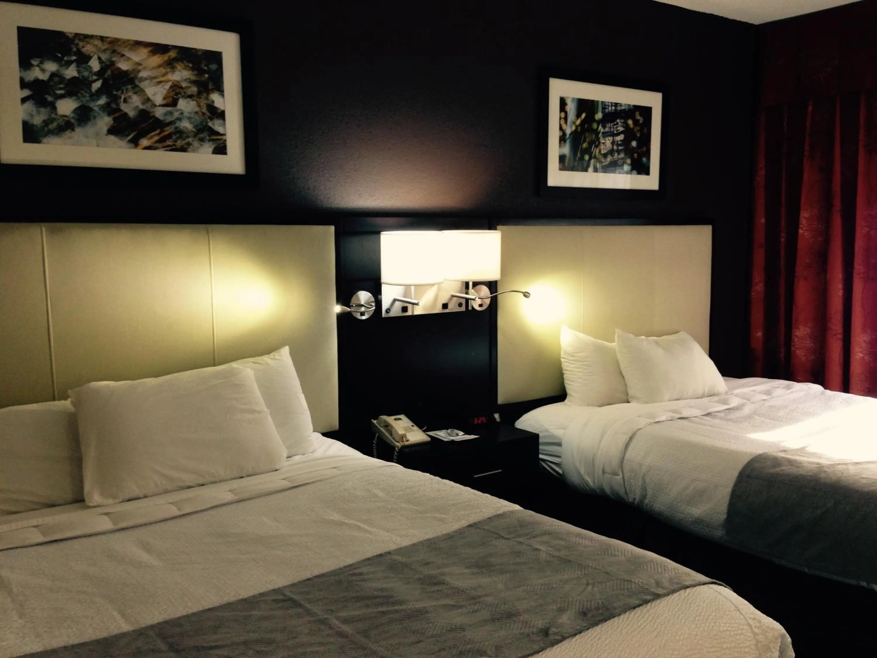 Bed in Cherokee Grand Hotel