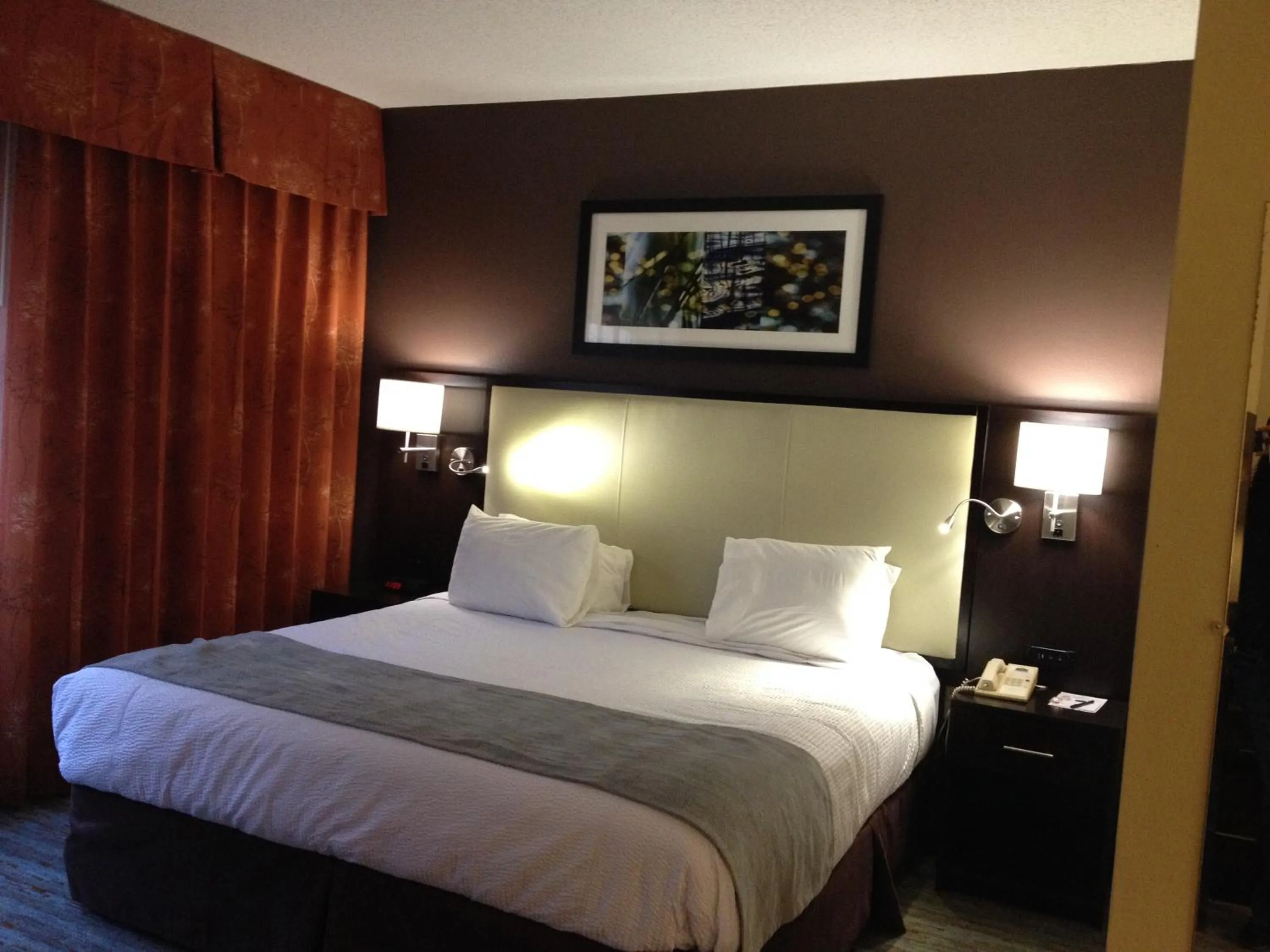 Bed in Cherokee Grand Hotel