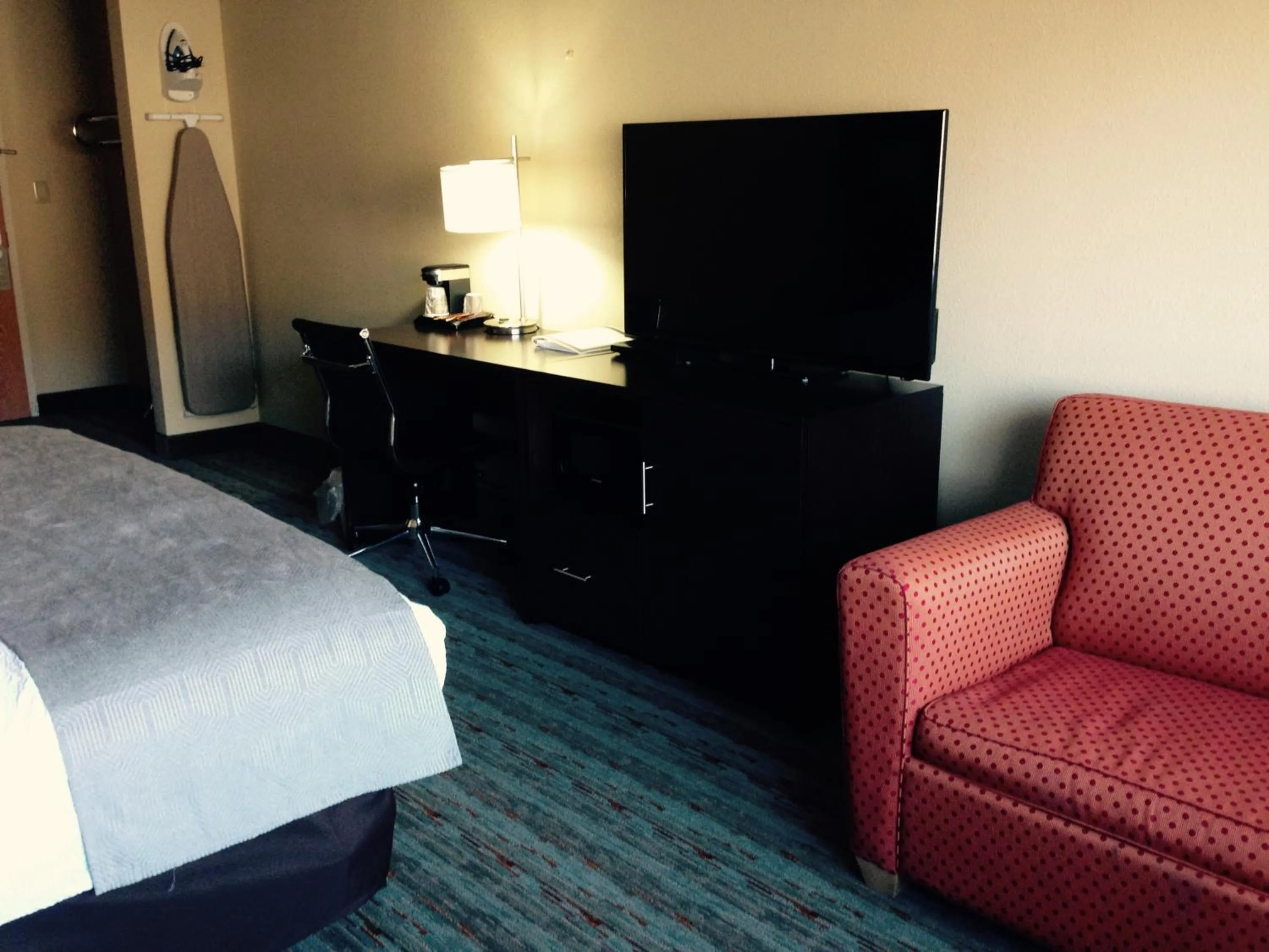 TV and multimedia, Bed in Cherokee Grand Hotel