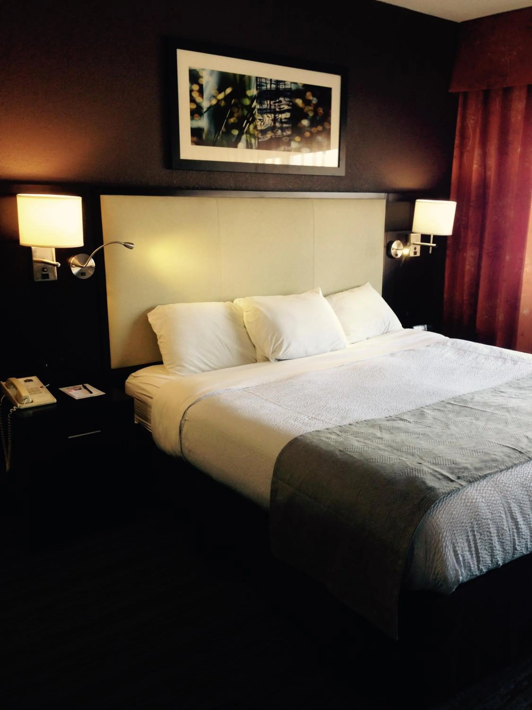 Bedroom, Bed in Cherokee Grand Hotel