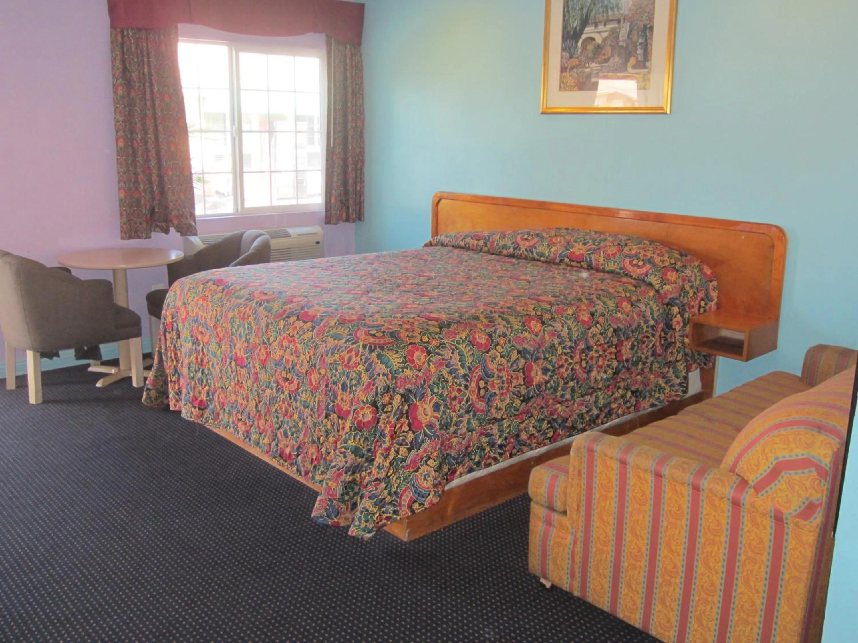 Bedroom in Starlight Inn Van Nuys