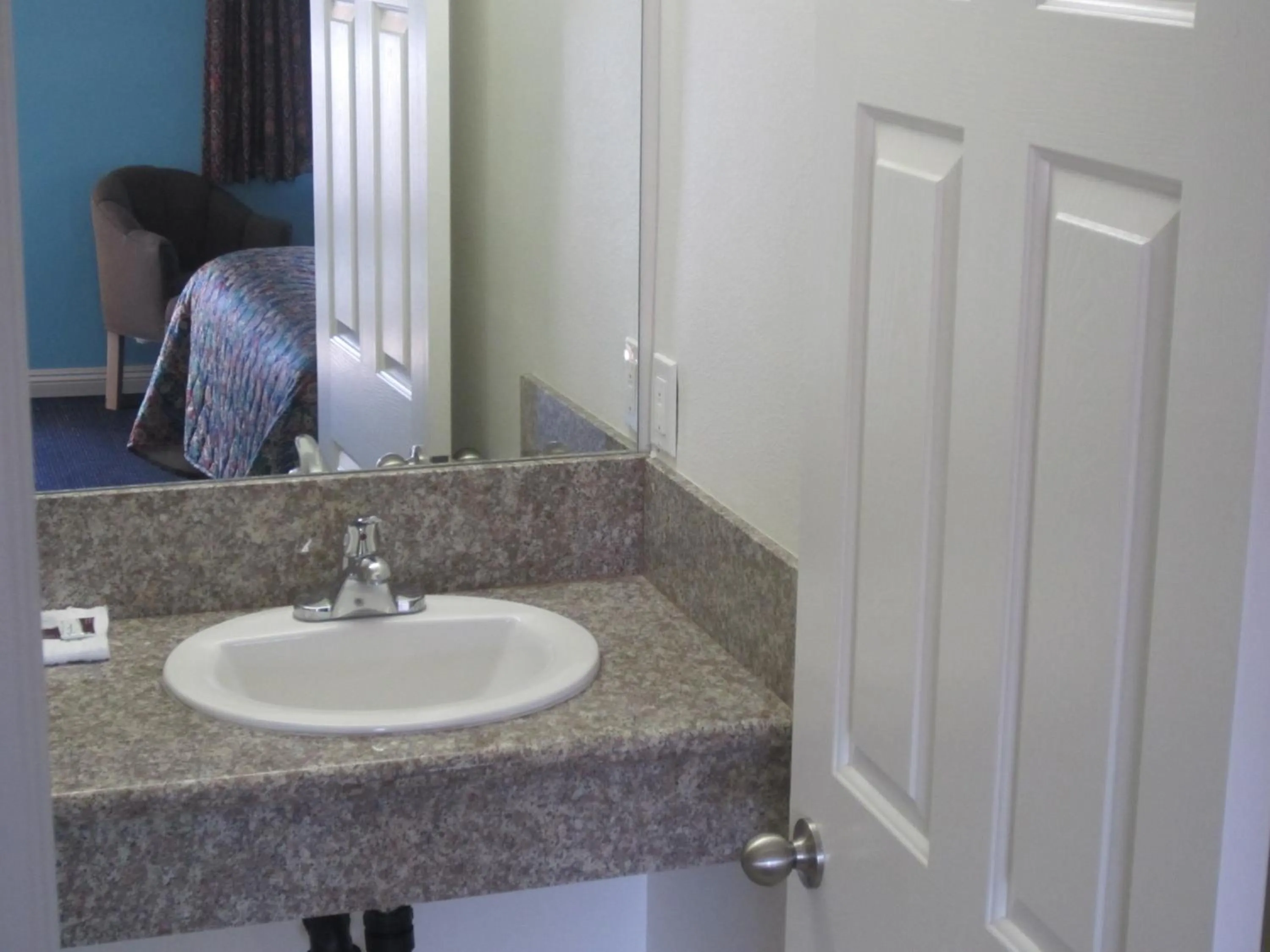 Bathroom in Starlight Inn Van Nuys