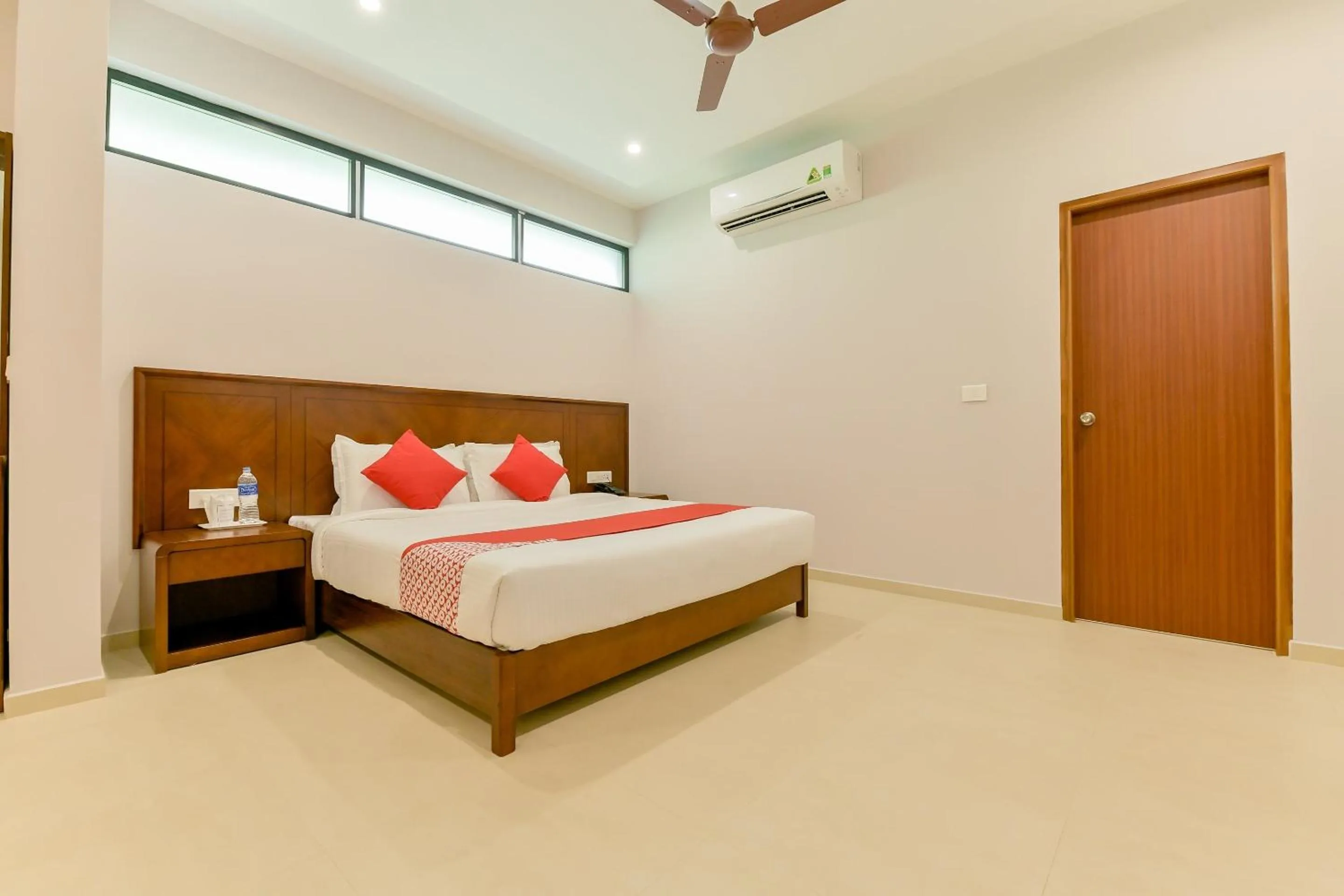 Bathroom, Bed in Super Townhouse Edassery Blue Bells