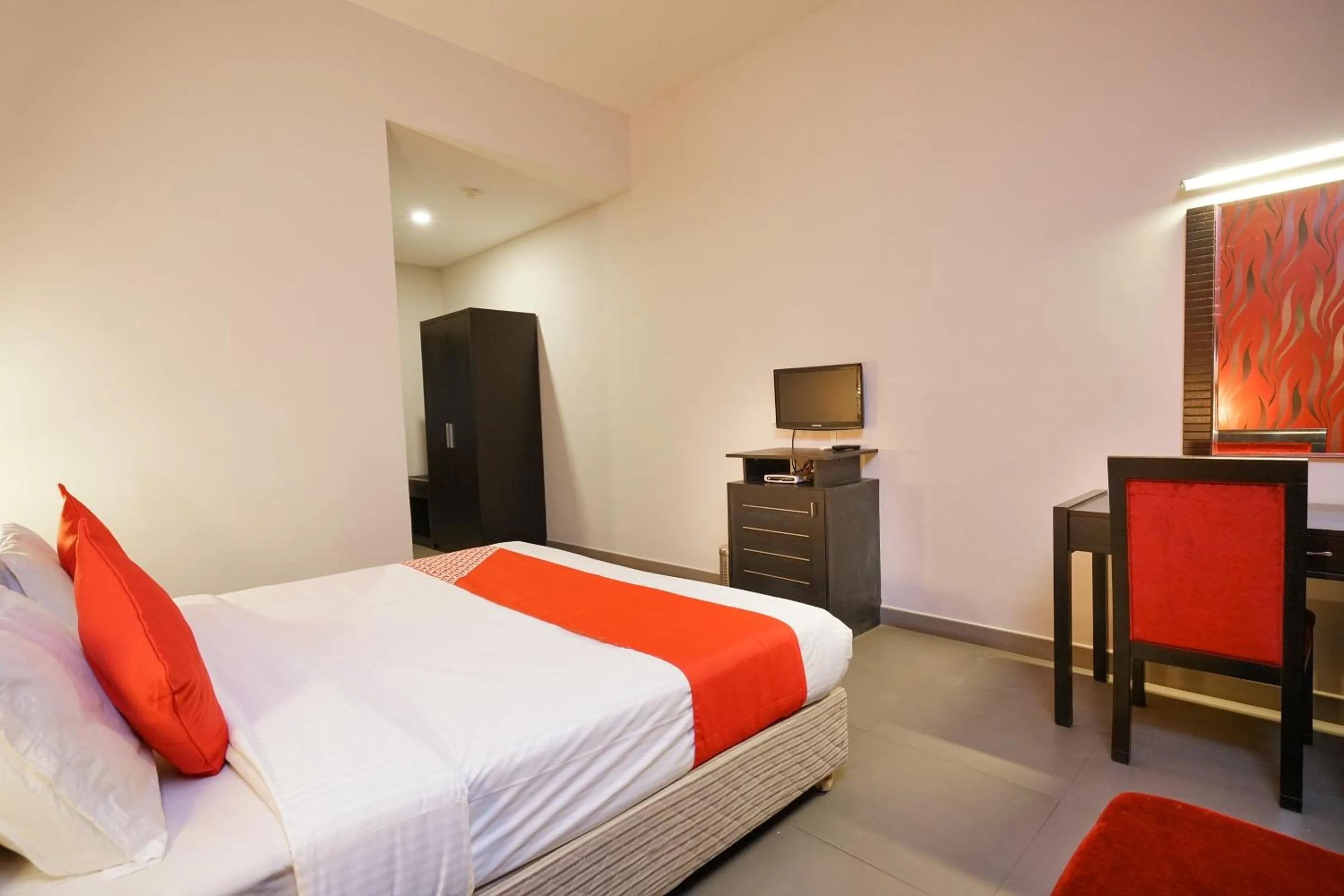 Bedroom, Bed in Super Townhouse Mookkannoor Tourist Home