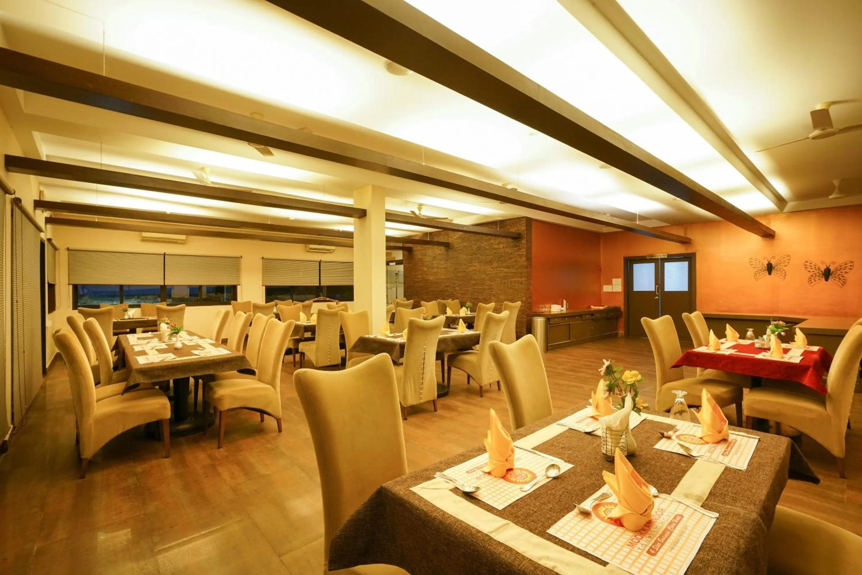 Restaurant/places to eat in Super Townhouse Mookkannoor Tourist Home