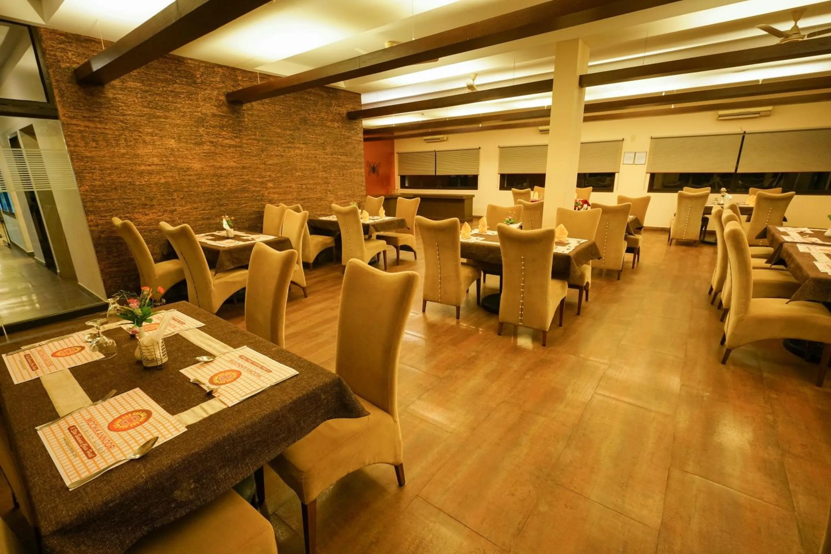 Restaurant/places to eat in Super Townhouse Mookkannoor Tourist Home