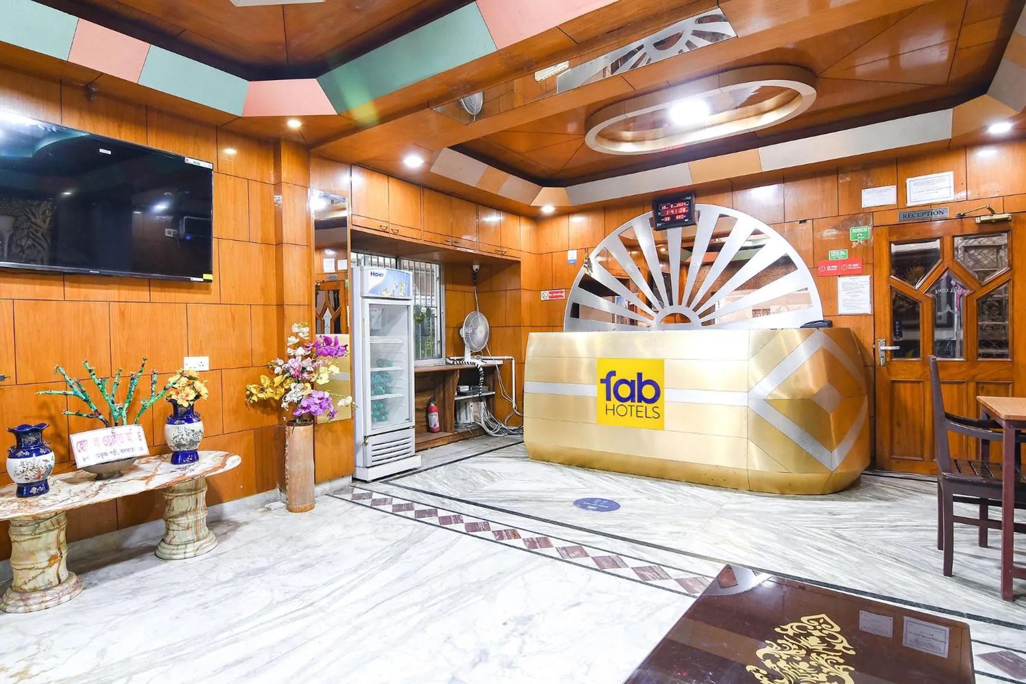 Lobby or reception in FabHotel Wild Orchid - 800m from Medica Superspecialty Hospital