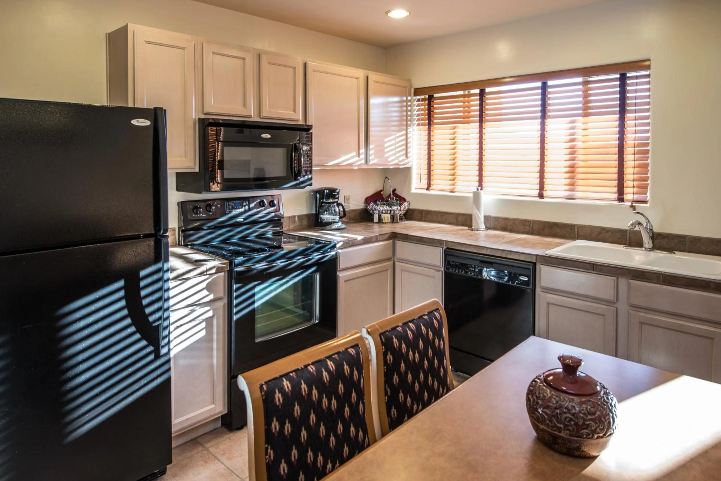 Kitchen or kitchenette in Villas of Cave Creek
