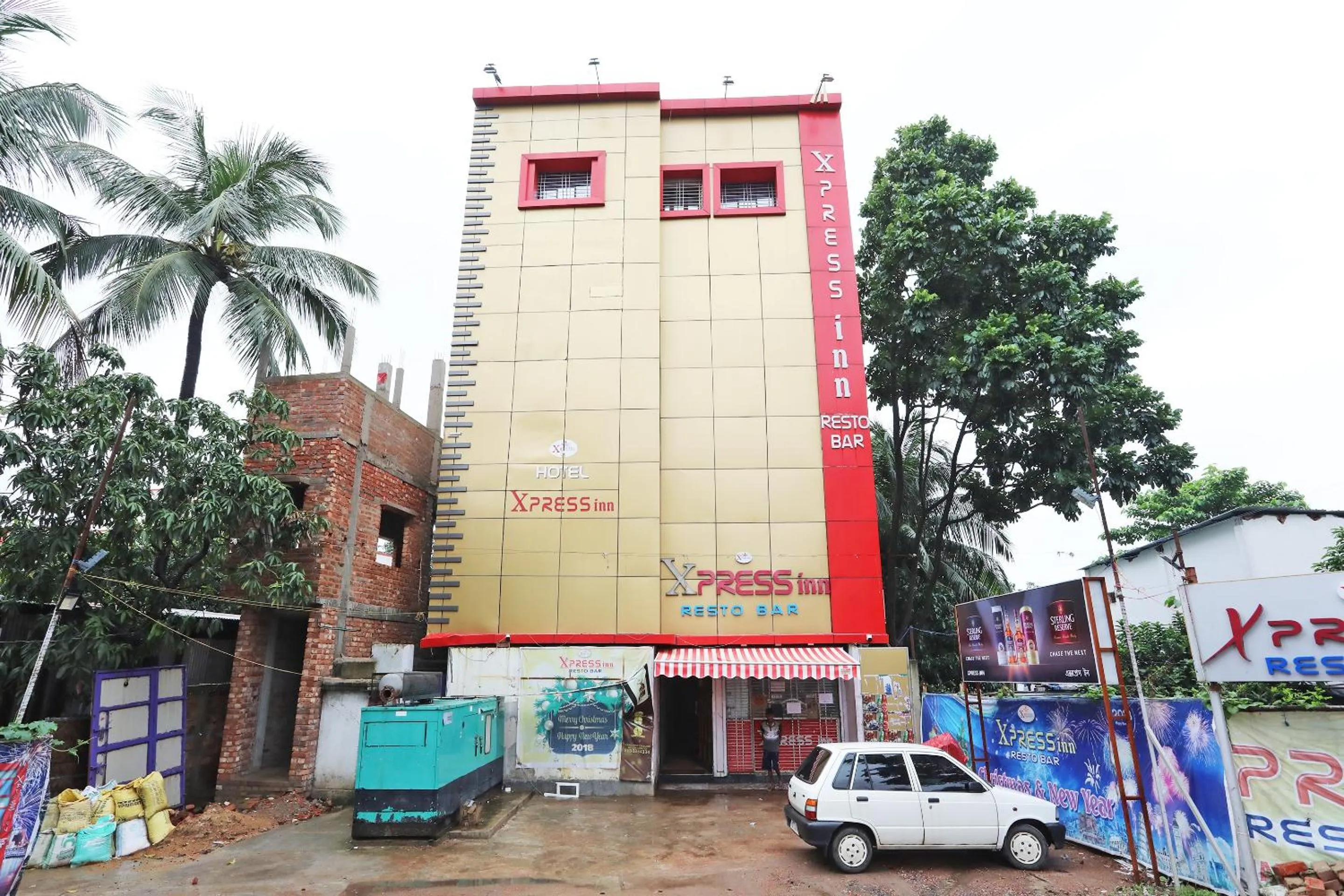 Facade/entrance in Xpress Inn