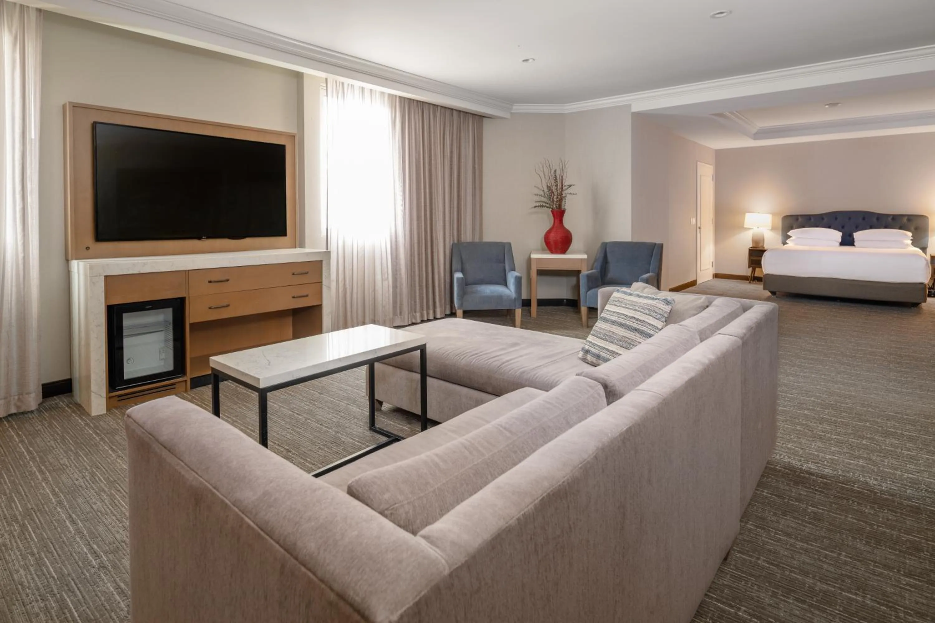 Living room, Bed in Hyatt Regency Valencia