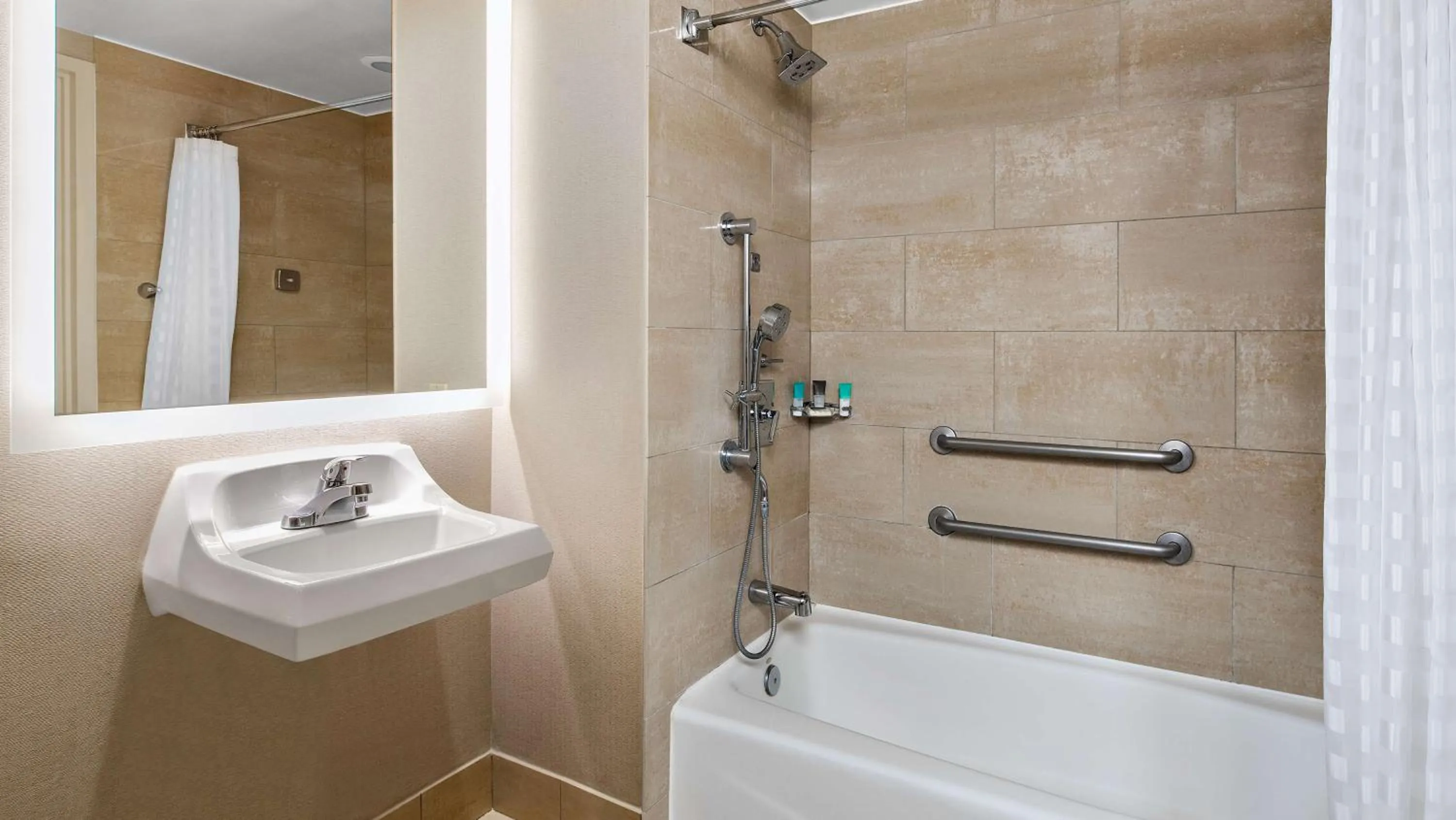 Bathroom in Hyatt Regency Valencia