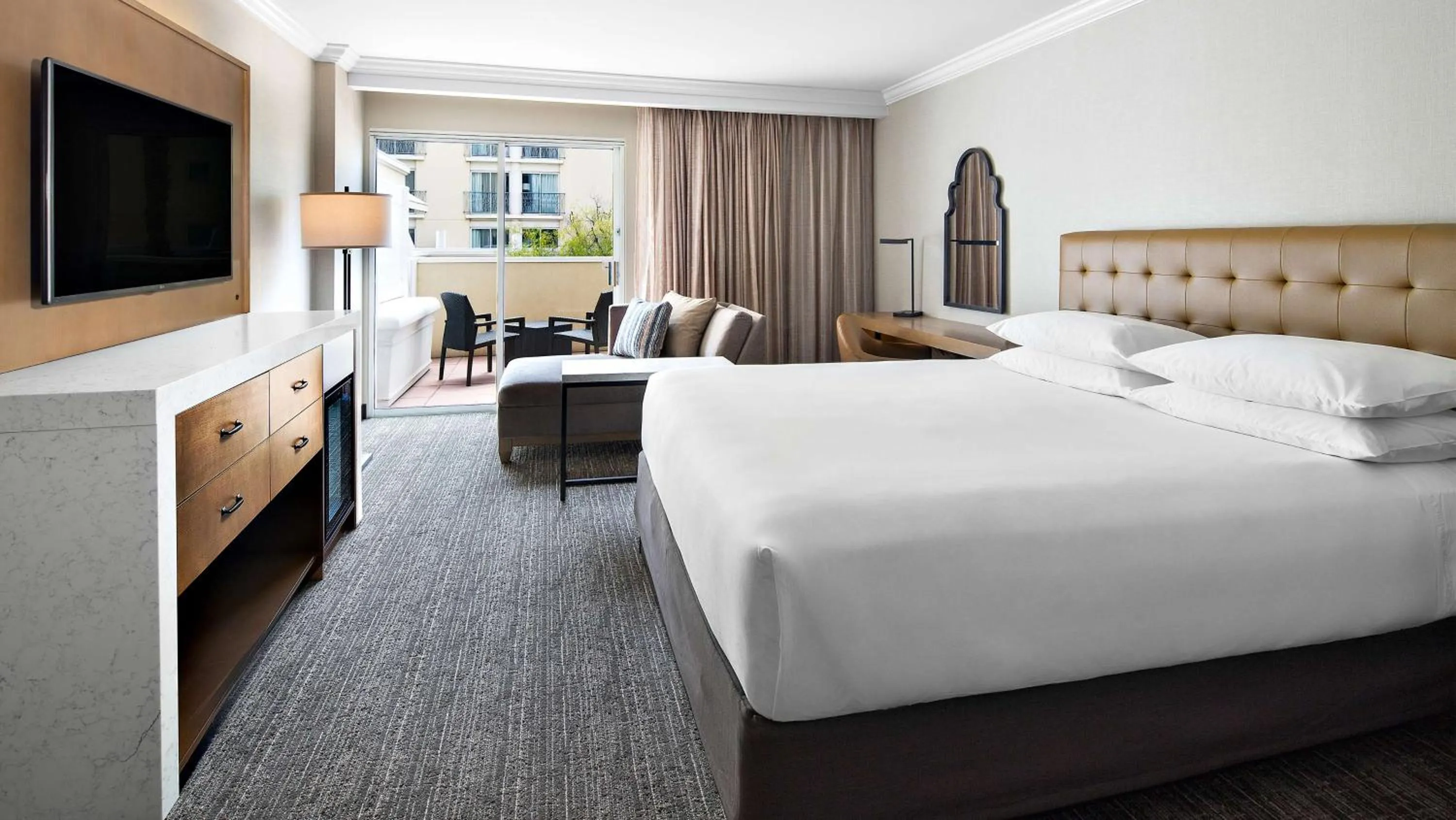 Photo of the whole room, Bed in Hyatt Regency Valencia