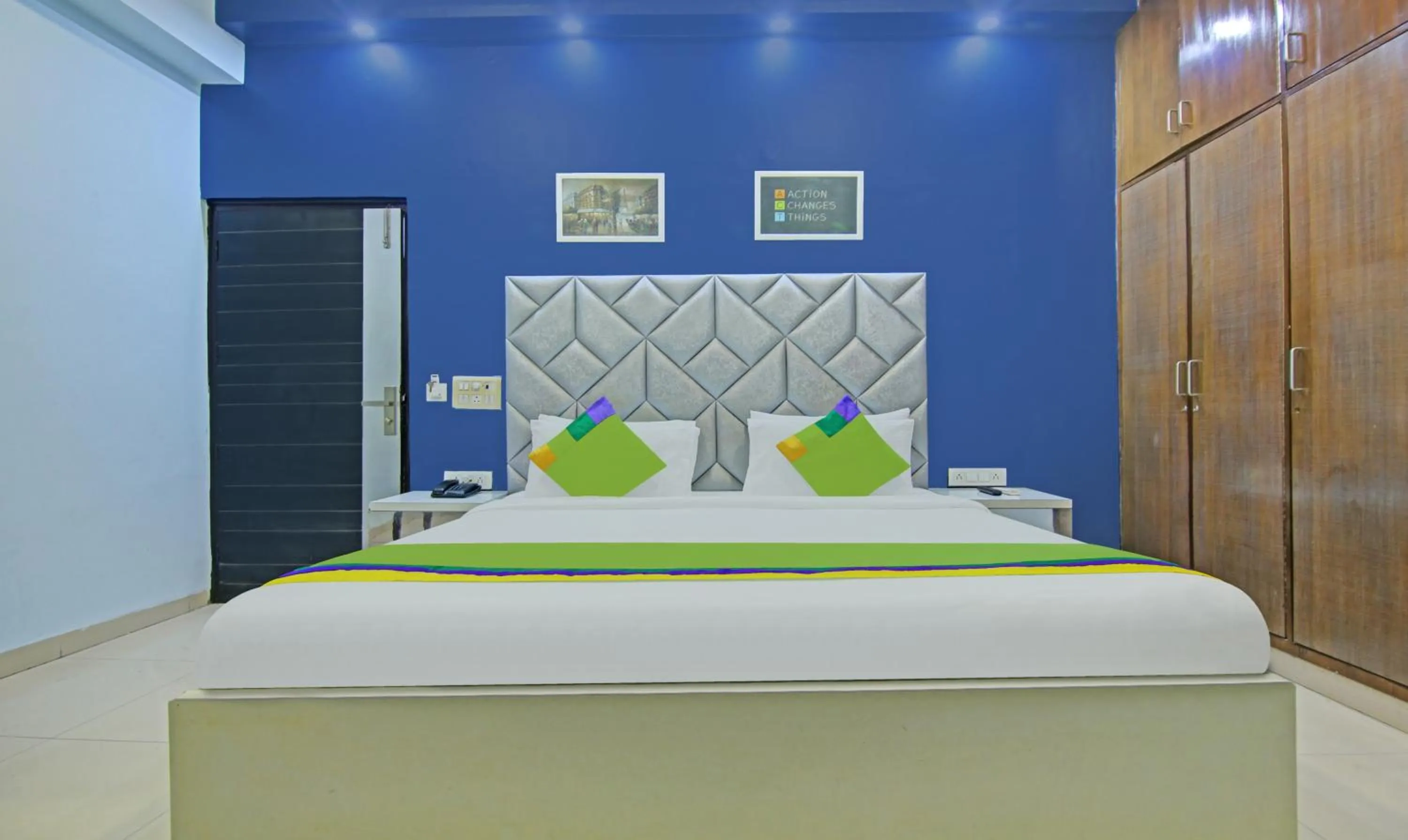 Bedroom, Bed in Itsy Hotels Golden Vista