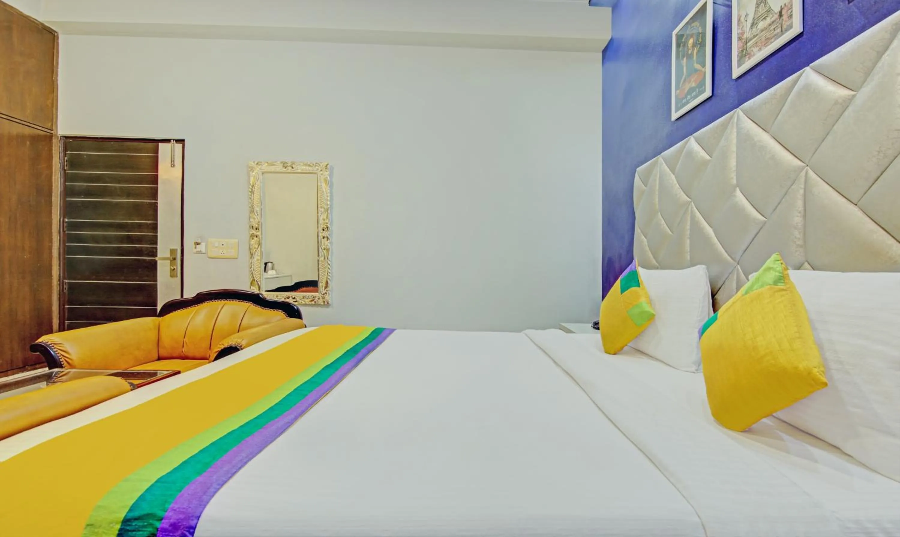 Bedroom, Bed in Itsy Hotels Golden Vista