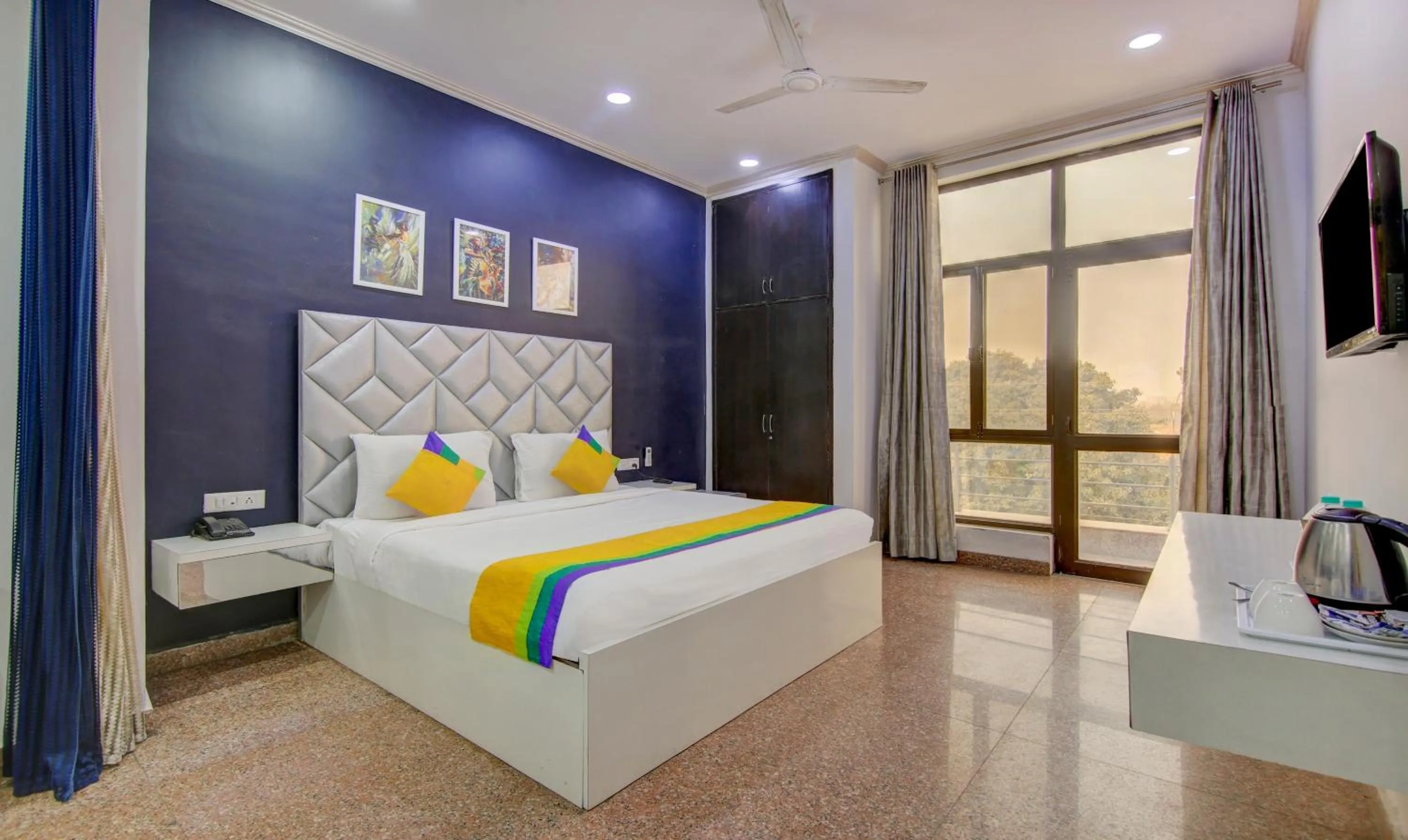 Bedroom, Bed in Itsy Hotels Golden Vista