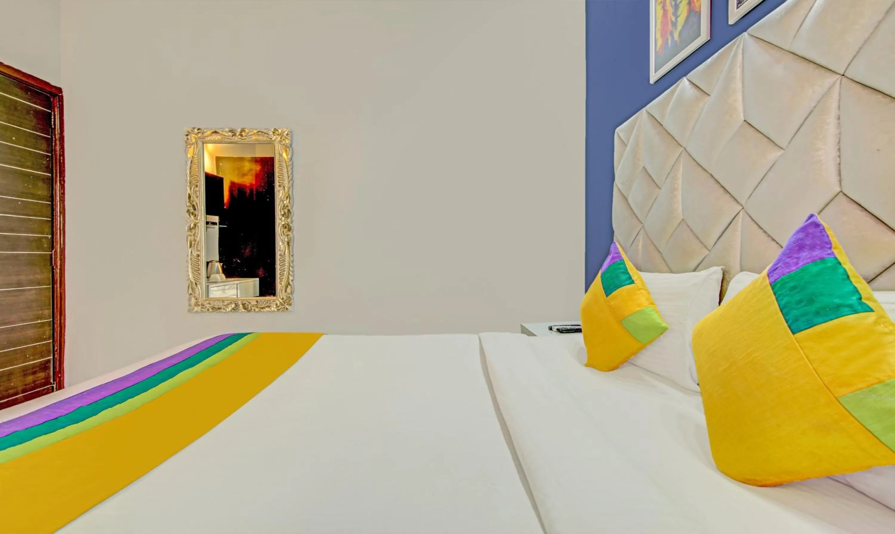 Bedroom, Bed in Itsy Hotels Golden Vista