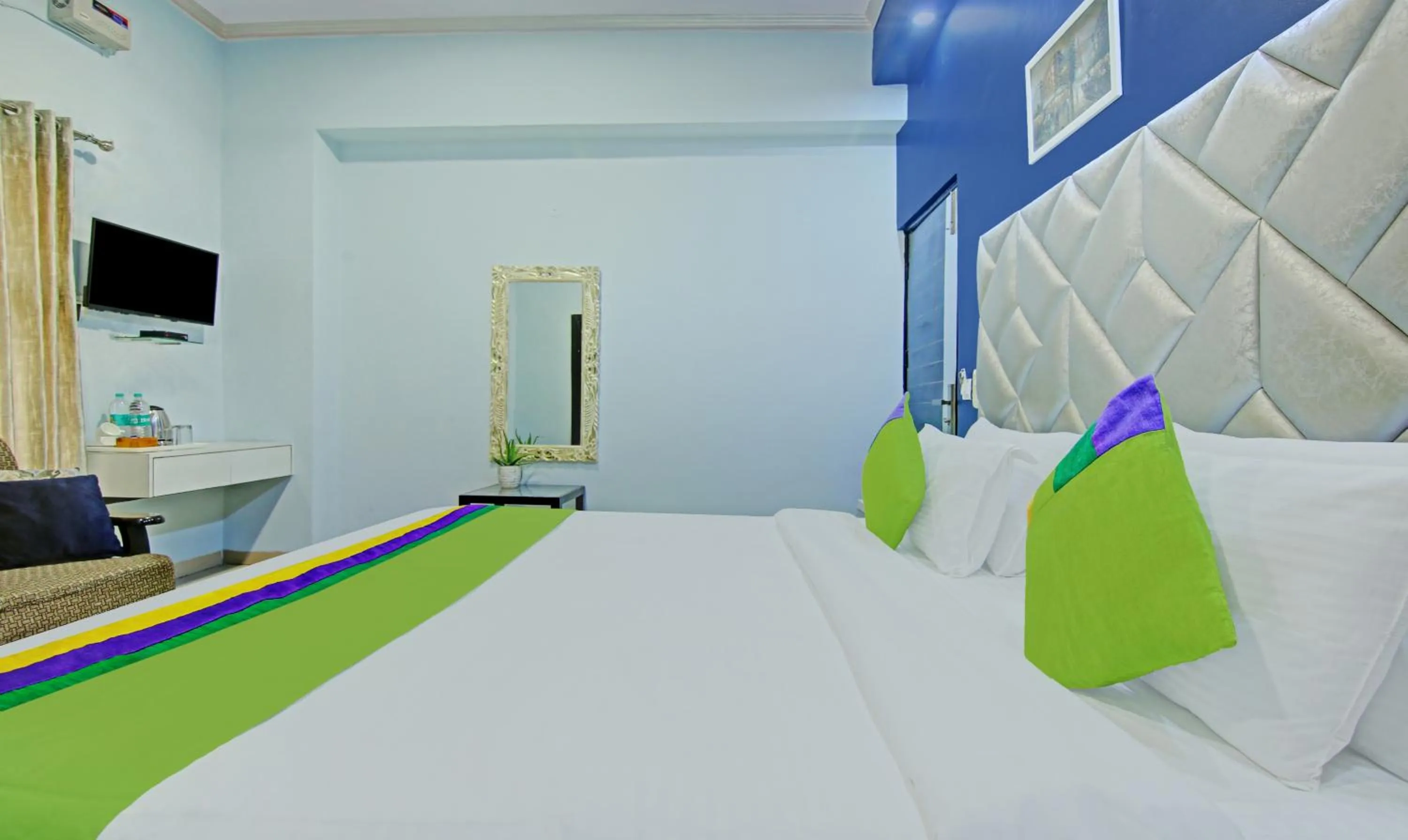 Bedroom, Bed in Itsy Hotels Golden Vista