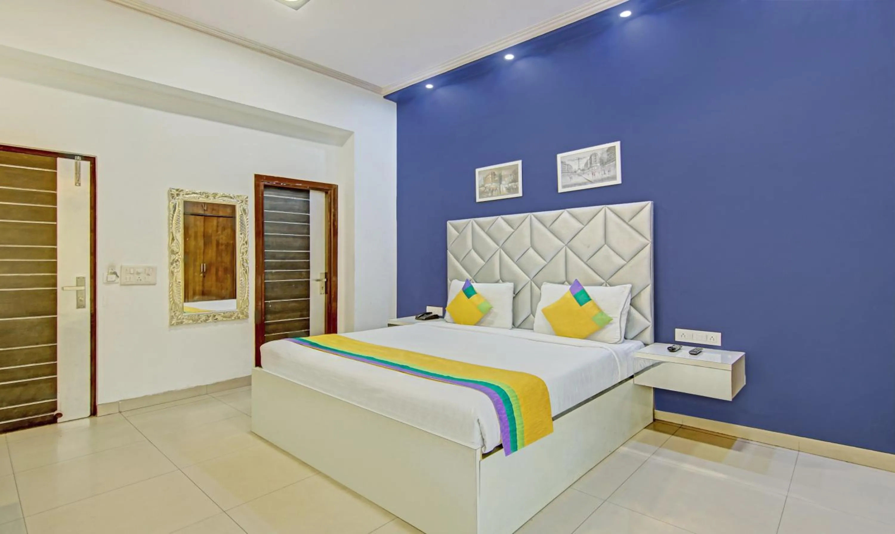 Bedroom, Bed in Itsy Hotels Golden Vista