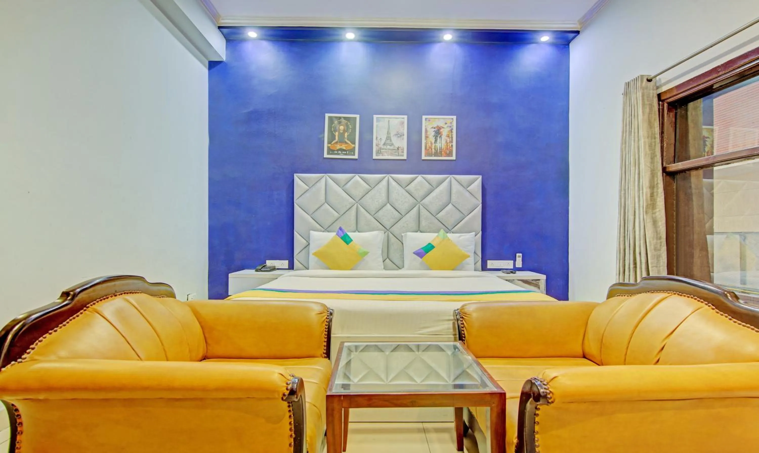 Bedroom in Itsy Hotels Golden Vista