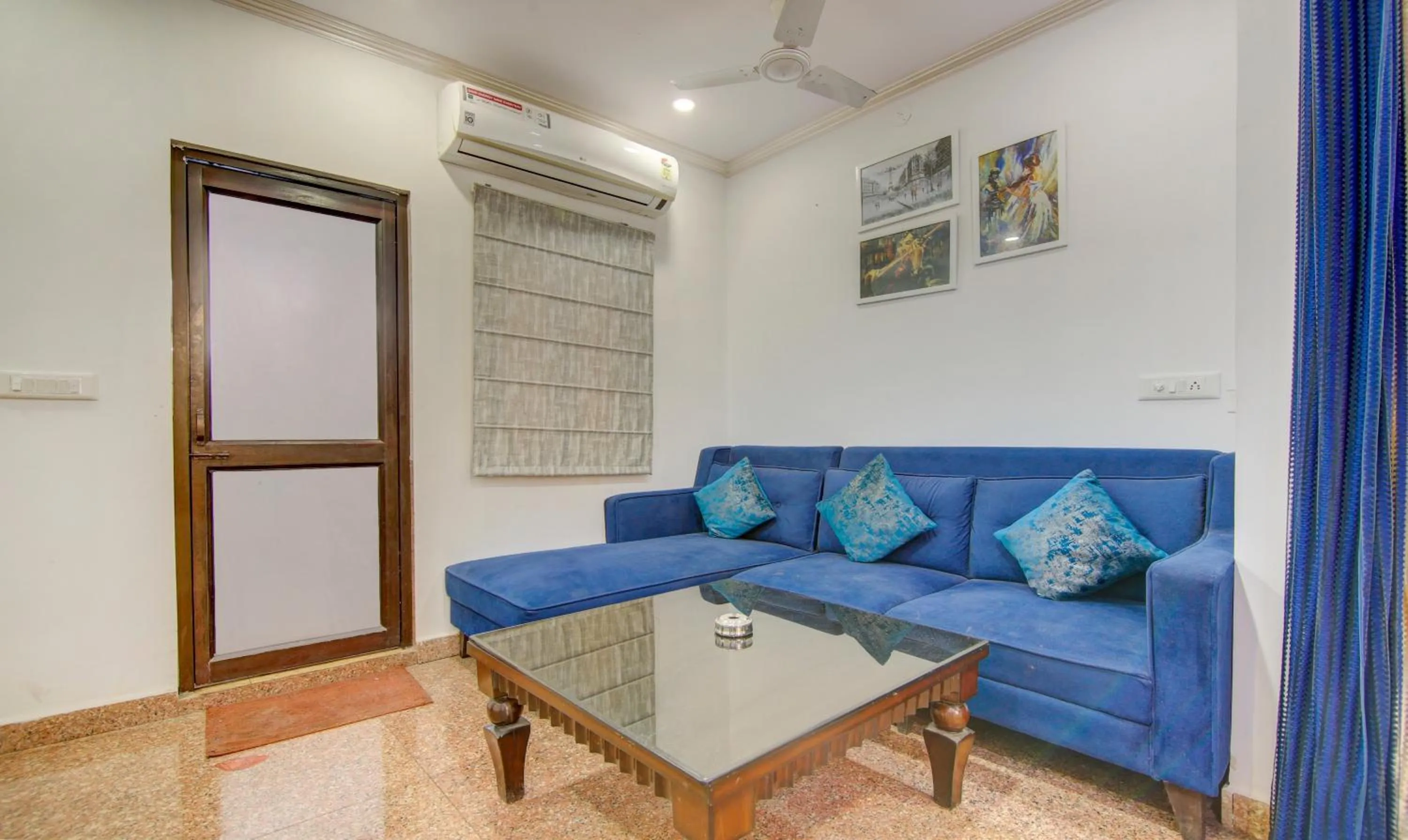 Seating area in Itsy Hotels Golden Vista