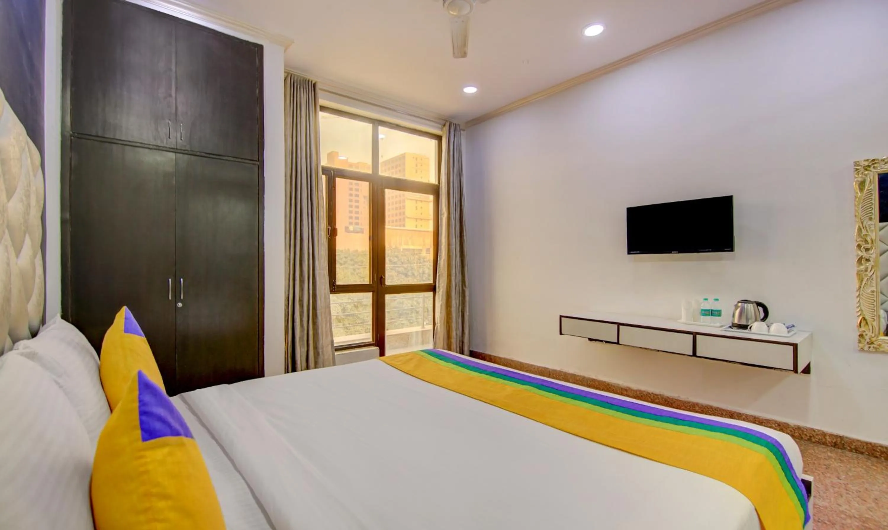 Bedroom, Bed in Itsy Hotels Golden Vista