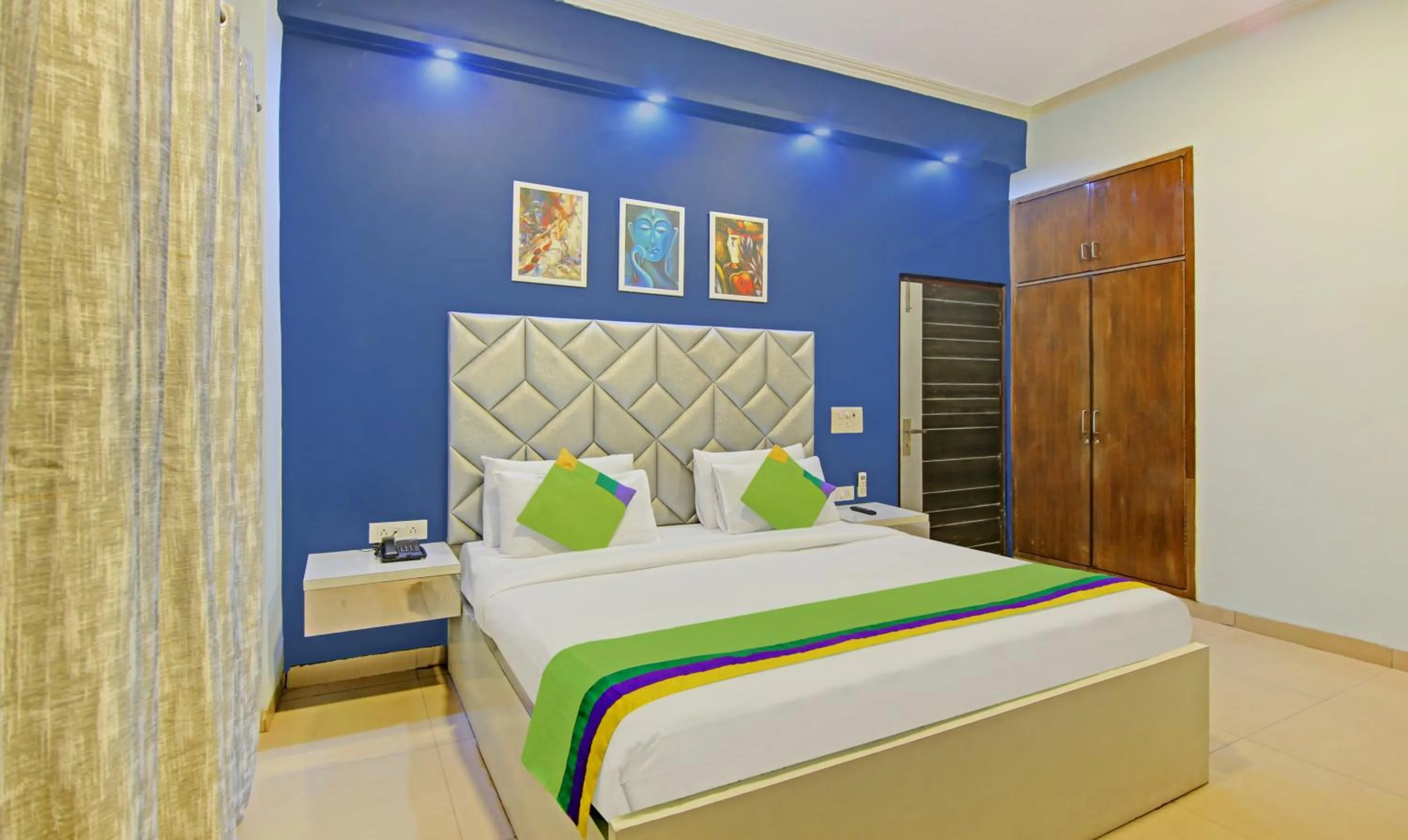 Bedroom, Bed in Itsy Hotels Golden Vista