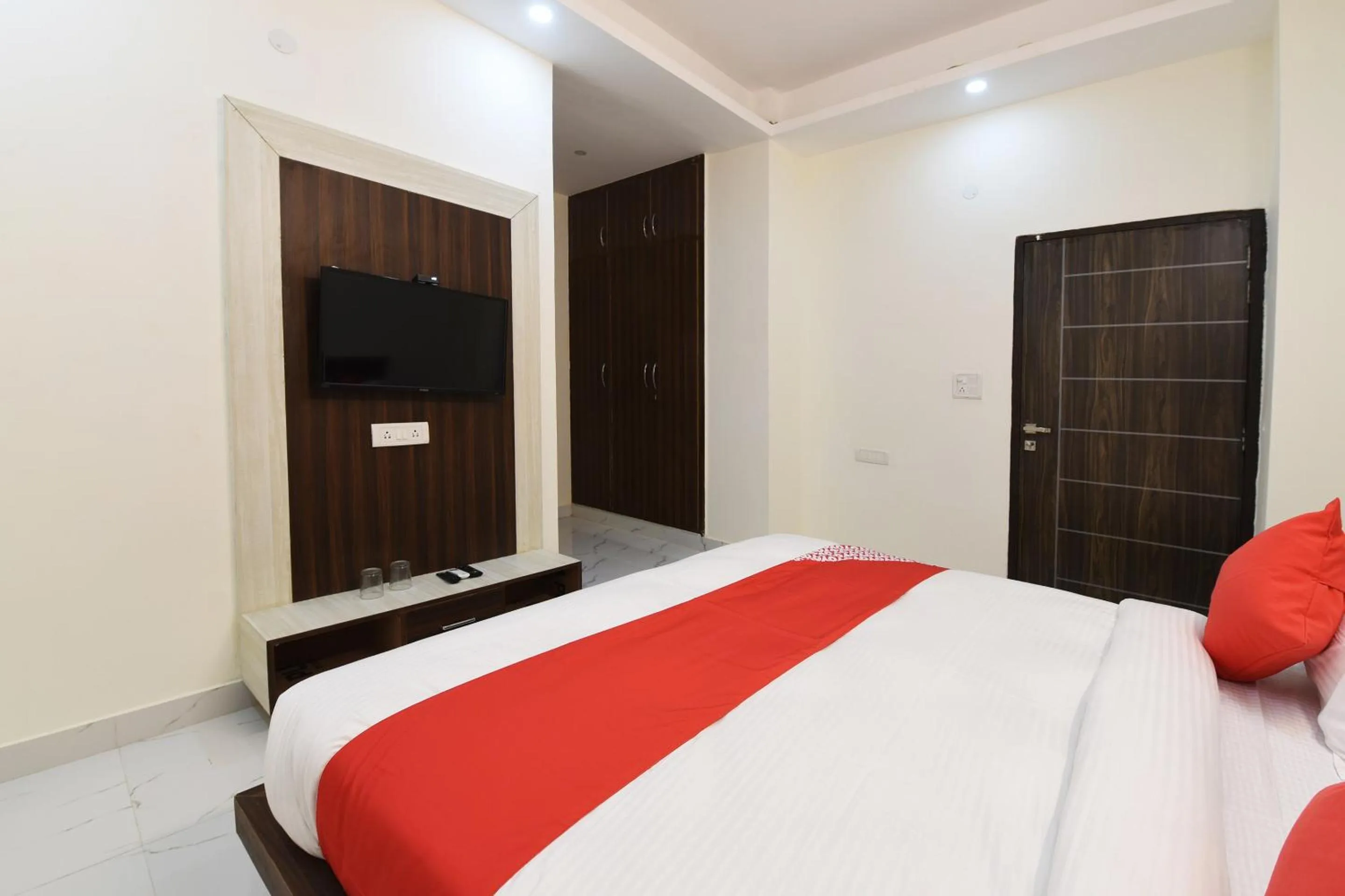 Bedroom in Hotel O The Signature Hotel Near Iskcon Temple Noida