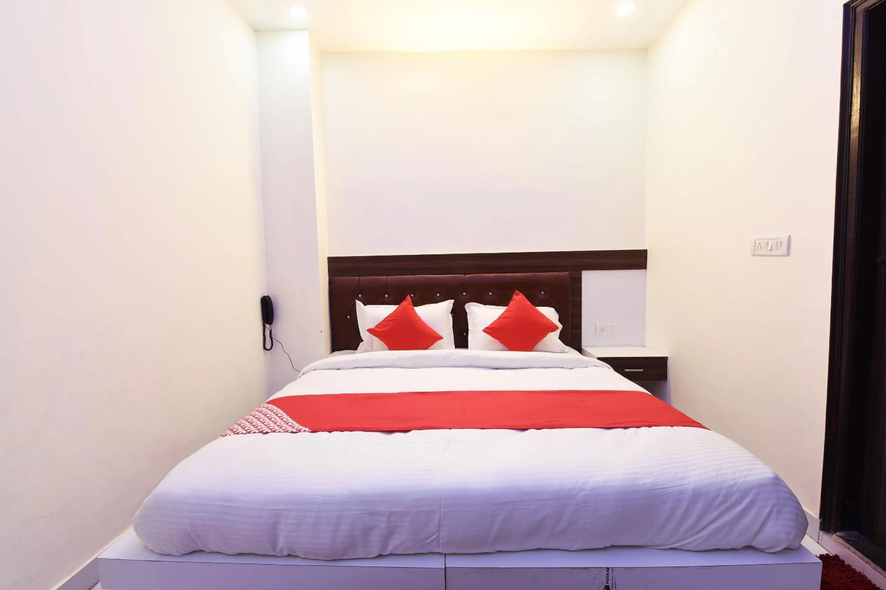 Bedroom in Hotel O The Signature Hotel Near Iskcon Temple Noida
