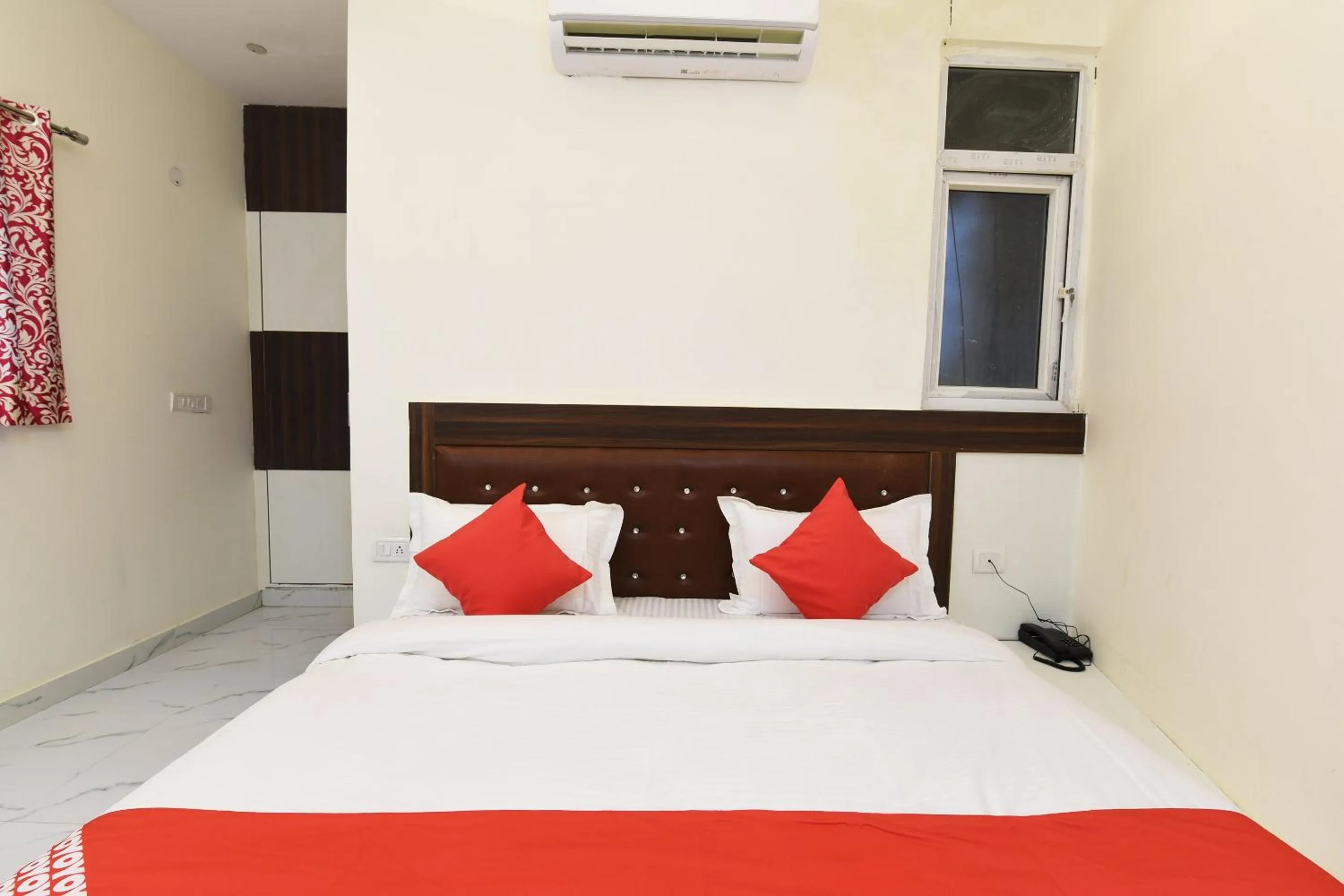 Bedroom in Hotel O The Signature Hotel Near Iskcon Temple Noida