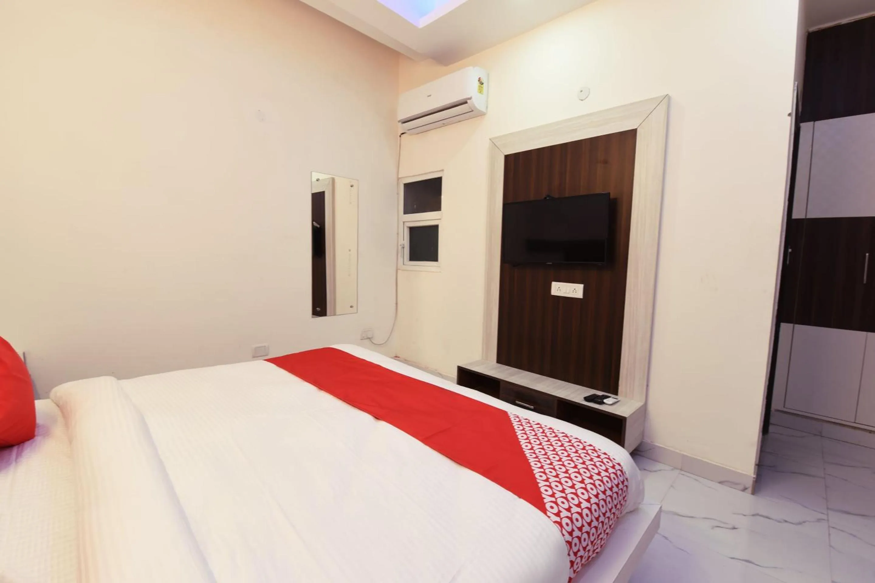 Bedroom in Hotel O The Signature Hotel Near Iskcon Temple Noida