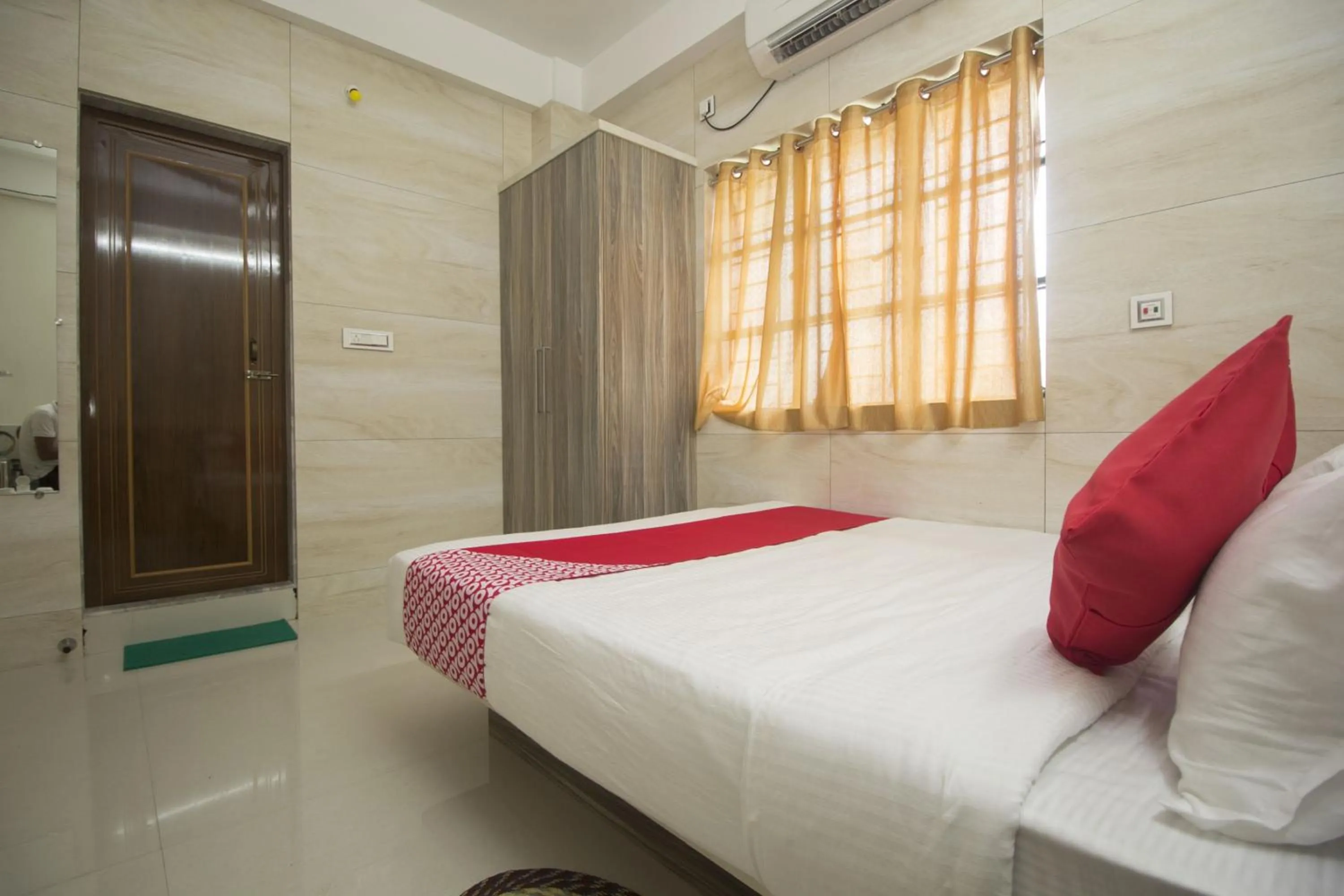 Bedroom, Bed in Super Capital O Priyanshu