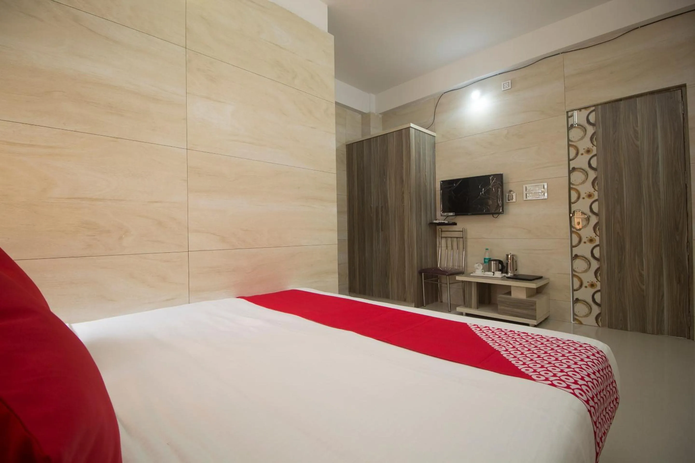 Bedroom, Bed in Super Capital O Priyanshu