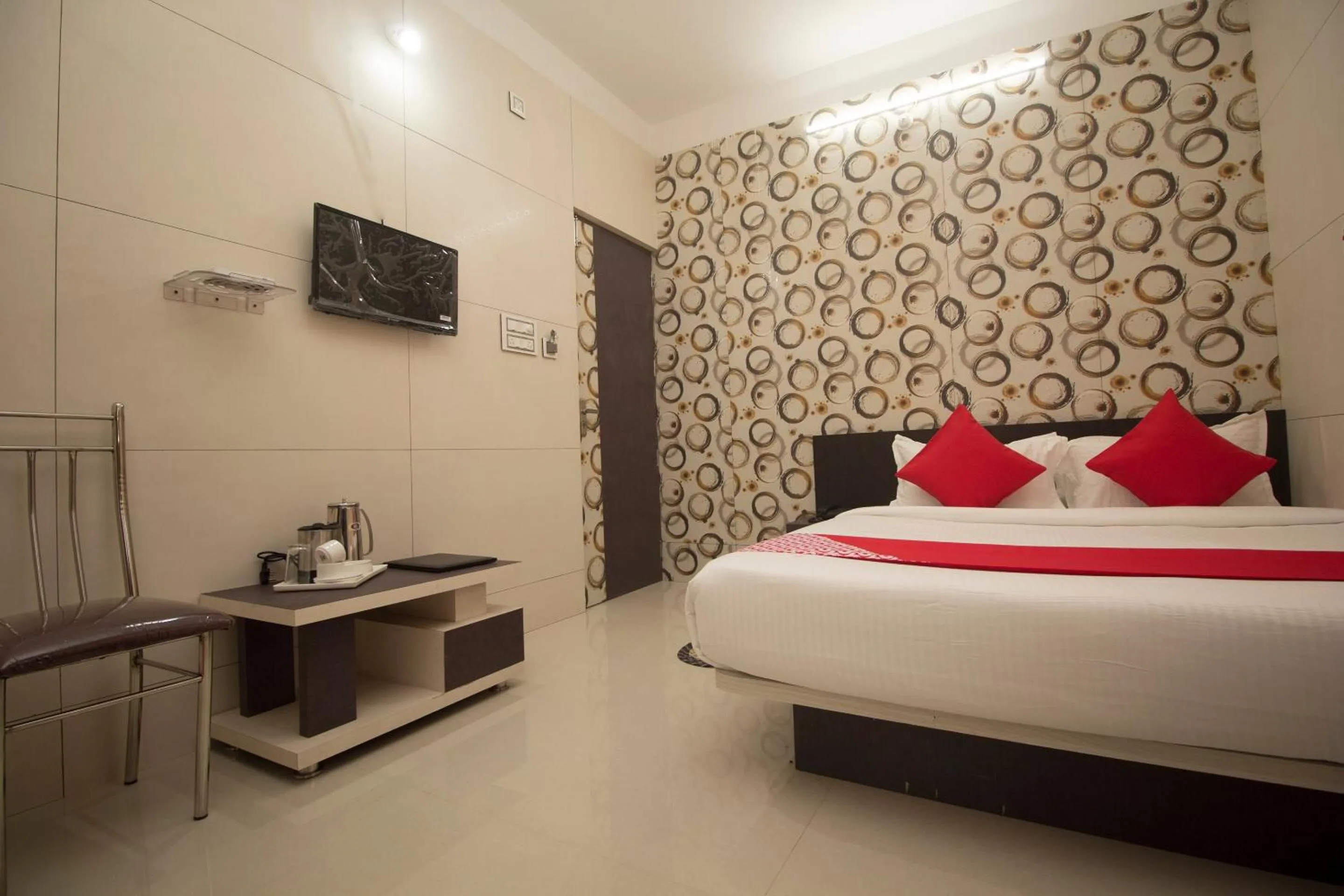 Bedroom, Bed in Super Capital O Priyanshu