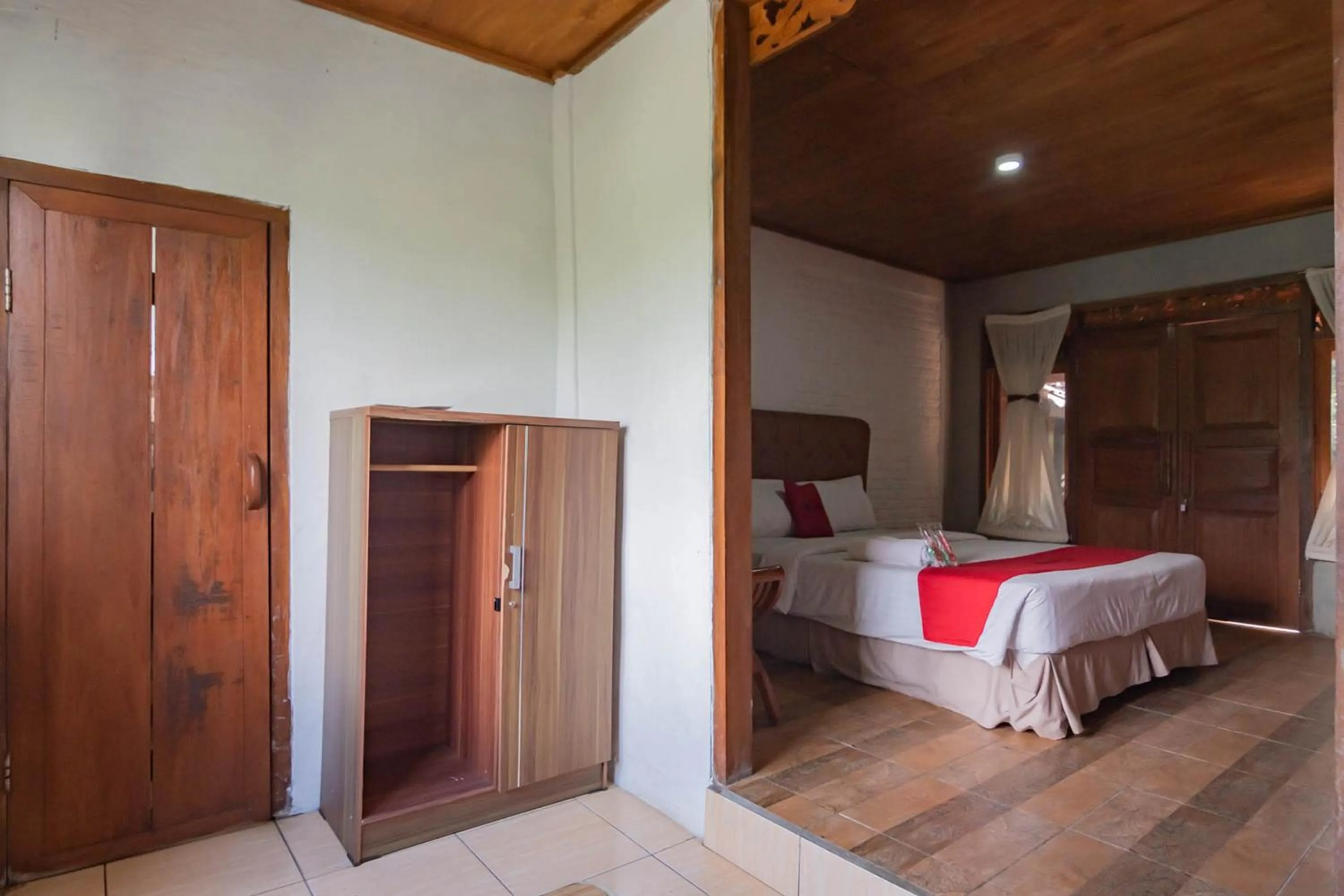 Bedroom, Bed in RedDoorz near Farmhouse Lembang