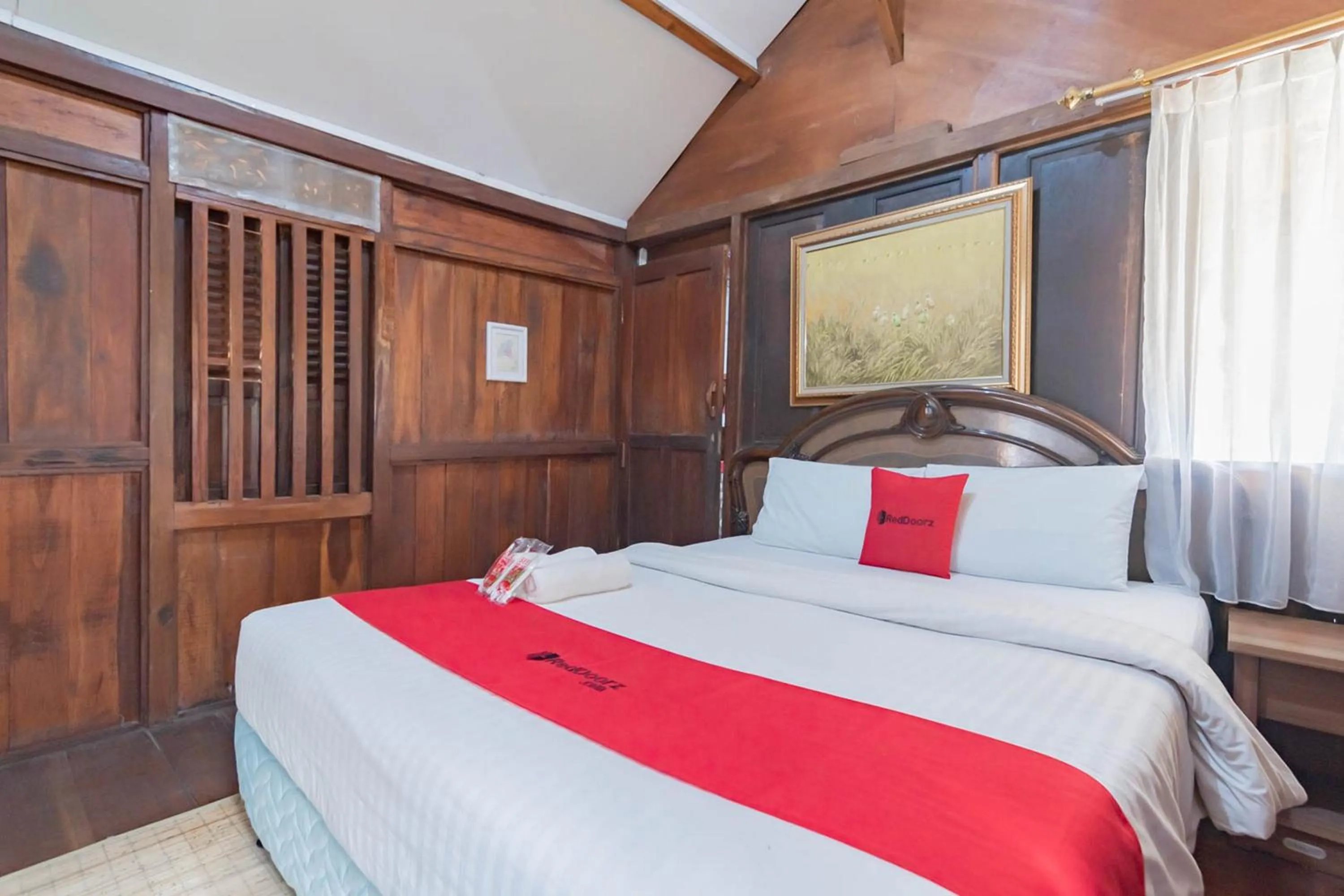 Bedroom, Bed in RedDoorz near Farmhouse Lembang