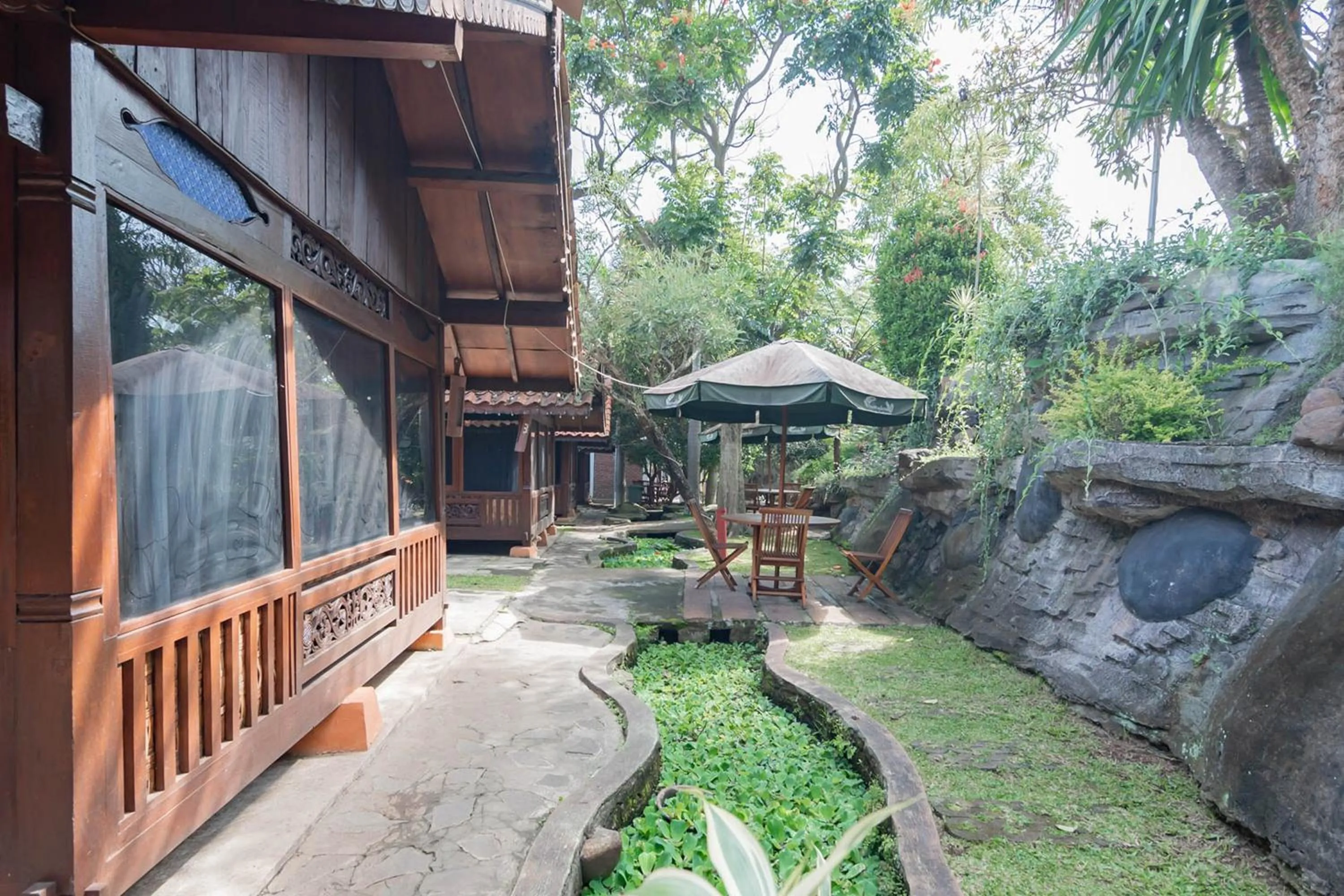 Property building in RedDoorz near Farmhouse Lembang