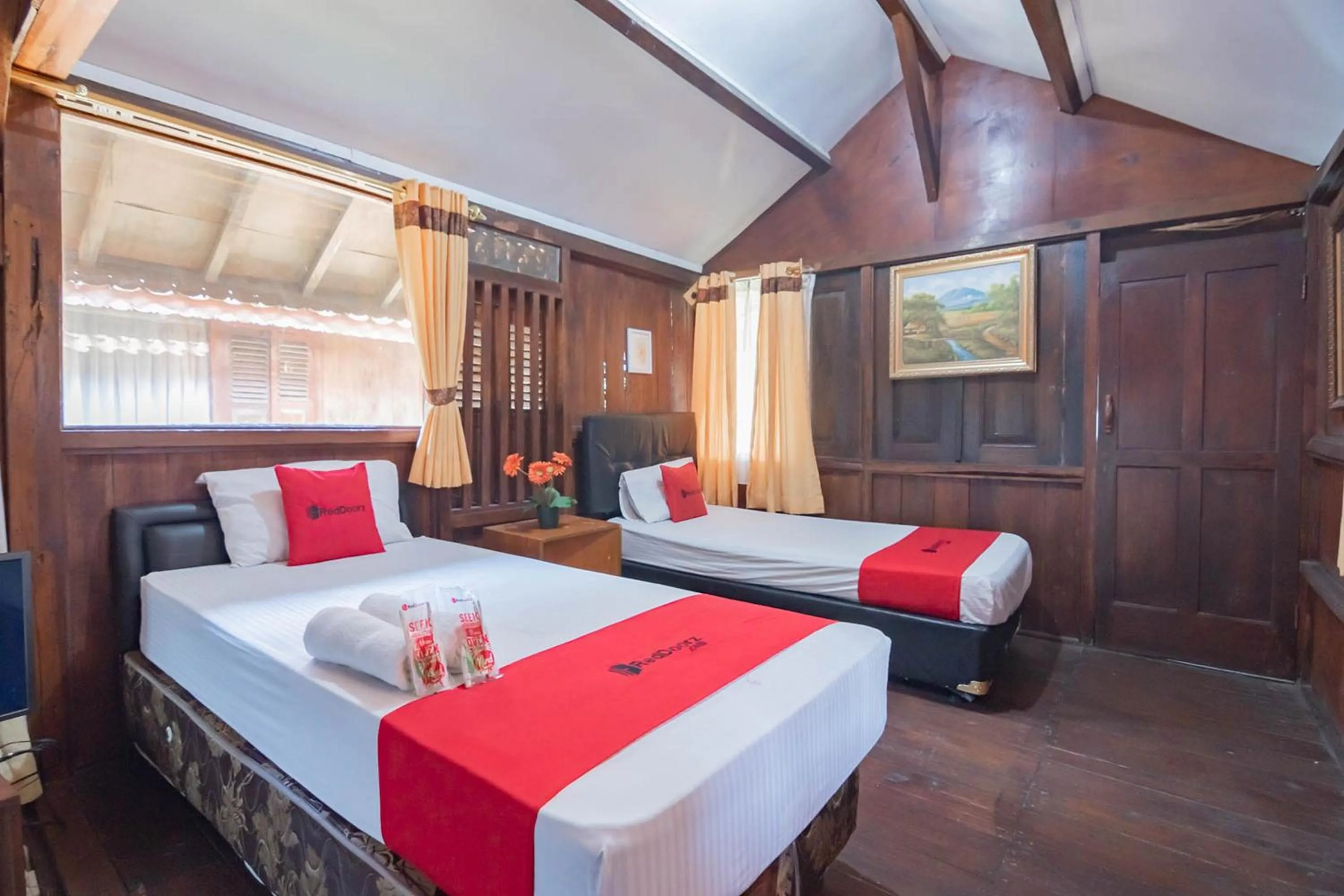 Bed in RedDoorz near Farmhouse Lembang