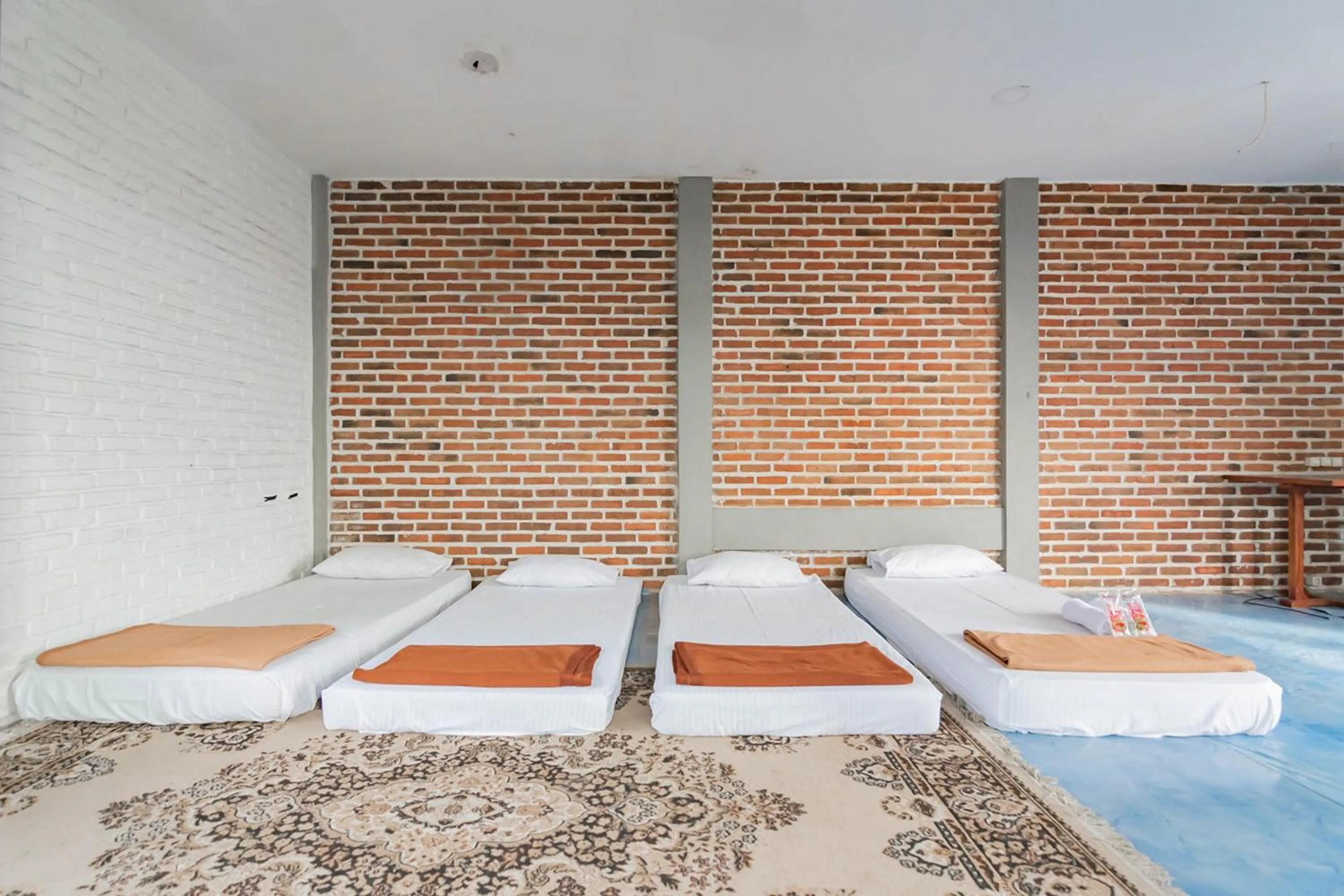 Bed in RedDoorz near Farmhouse Lembang