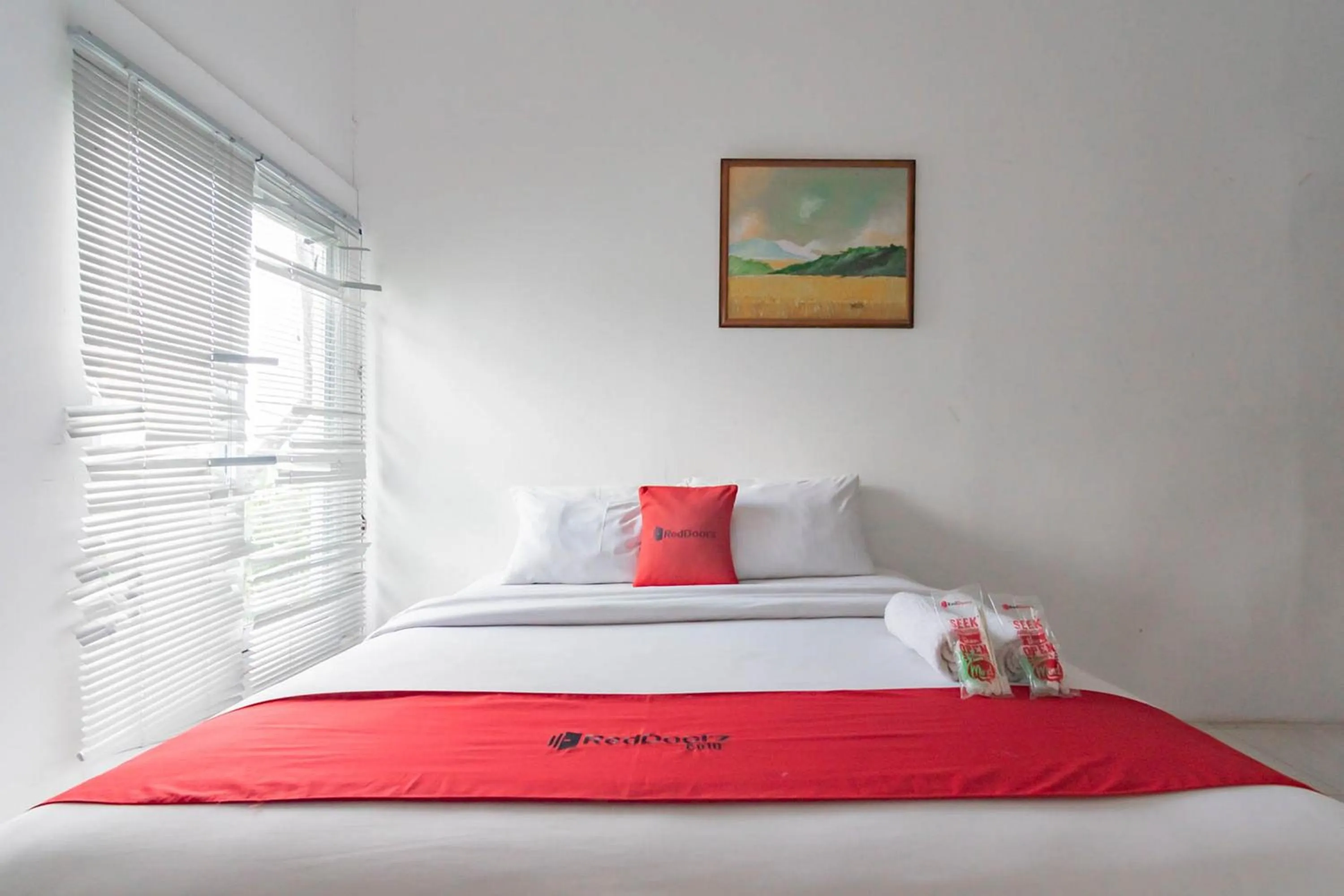 Bed in RedDoorz near Farmhouse Lembang