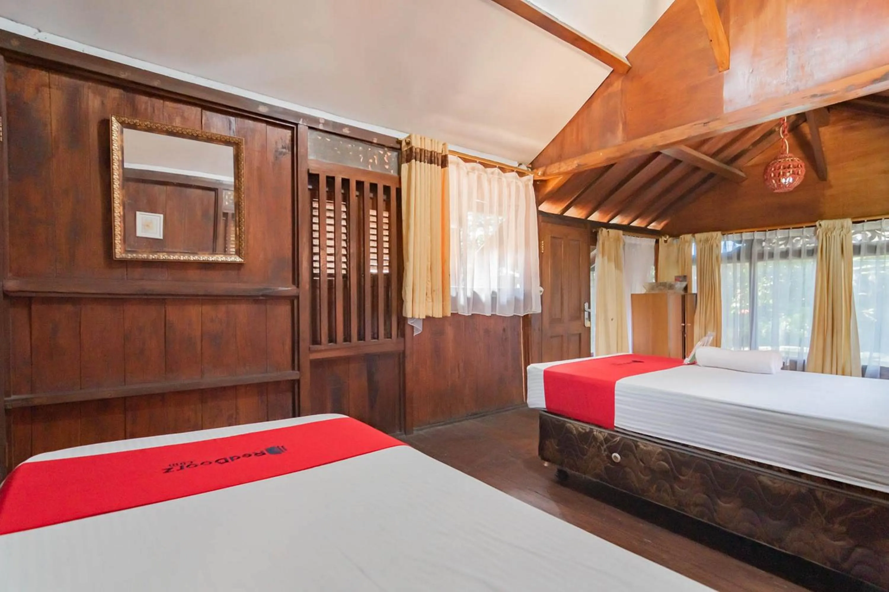 Bedroom, Bed in RedDoorz near Farmhouse Lembang