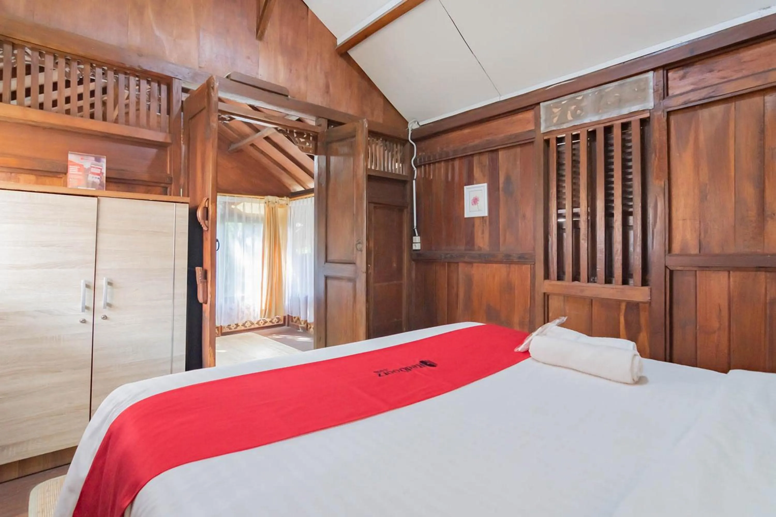 Bedroom, Bed in RedDoorz near Farmhouse Lembang