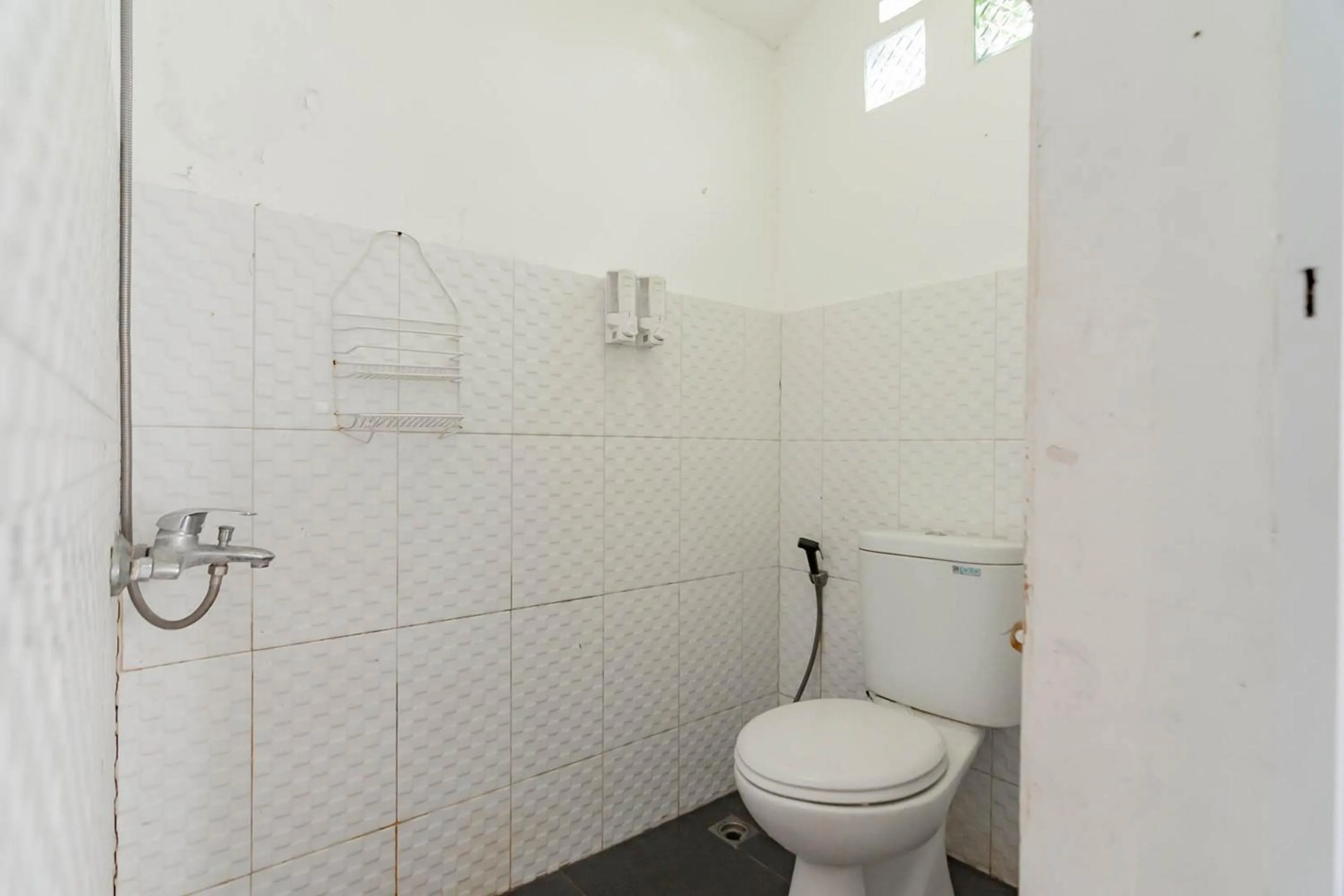 Bathroom in RedDoorz near Farmhouse Lembang