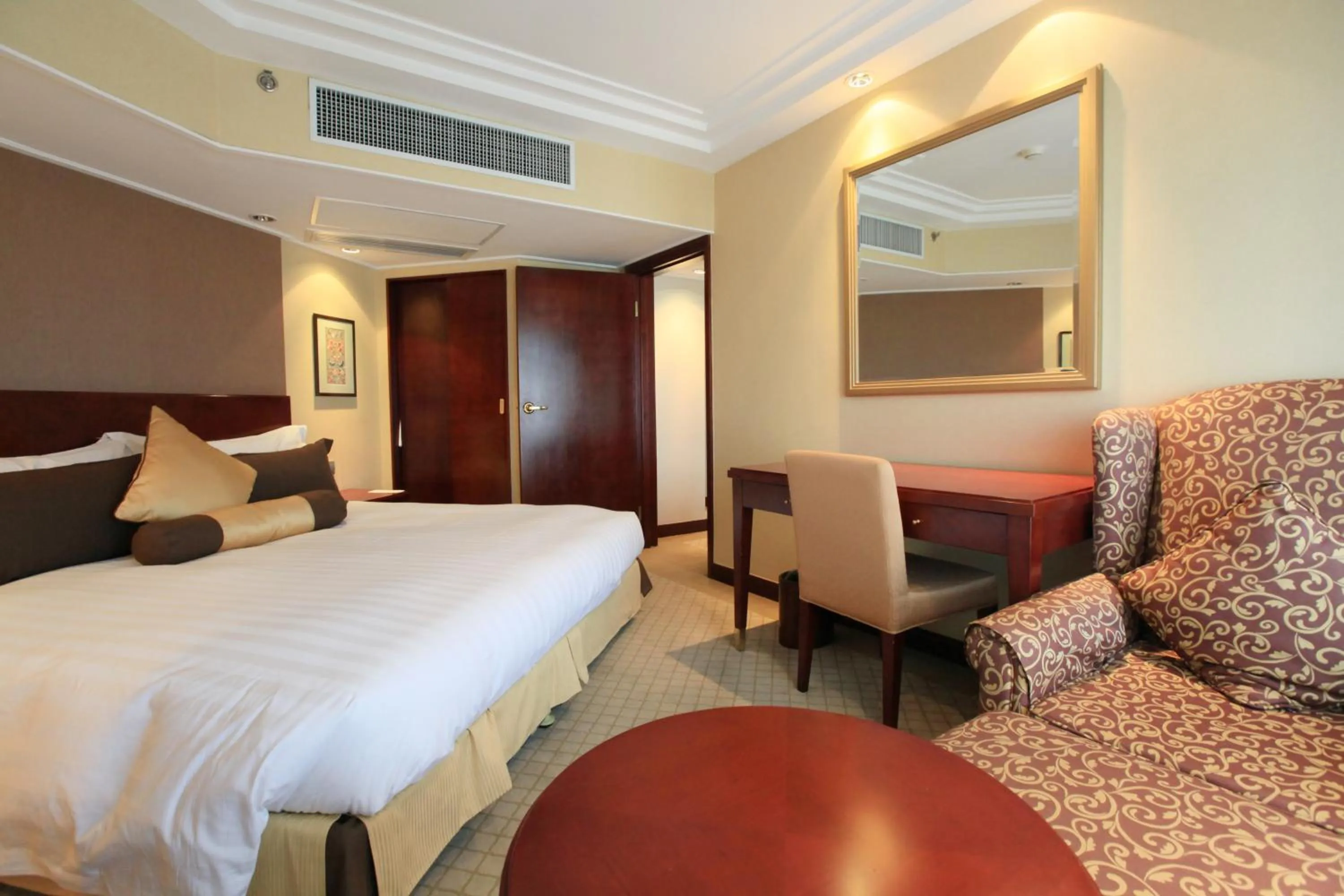 Bed in Beijing Landmark Towers