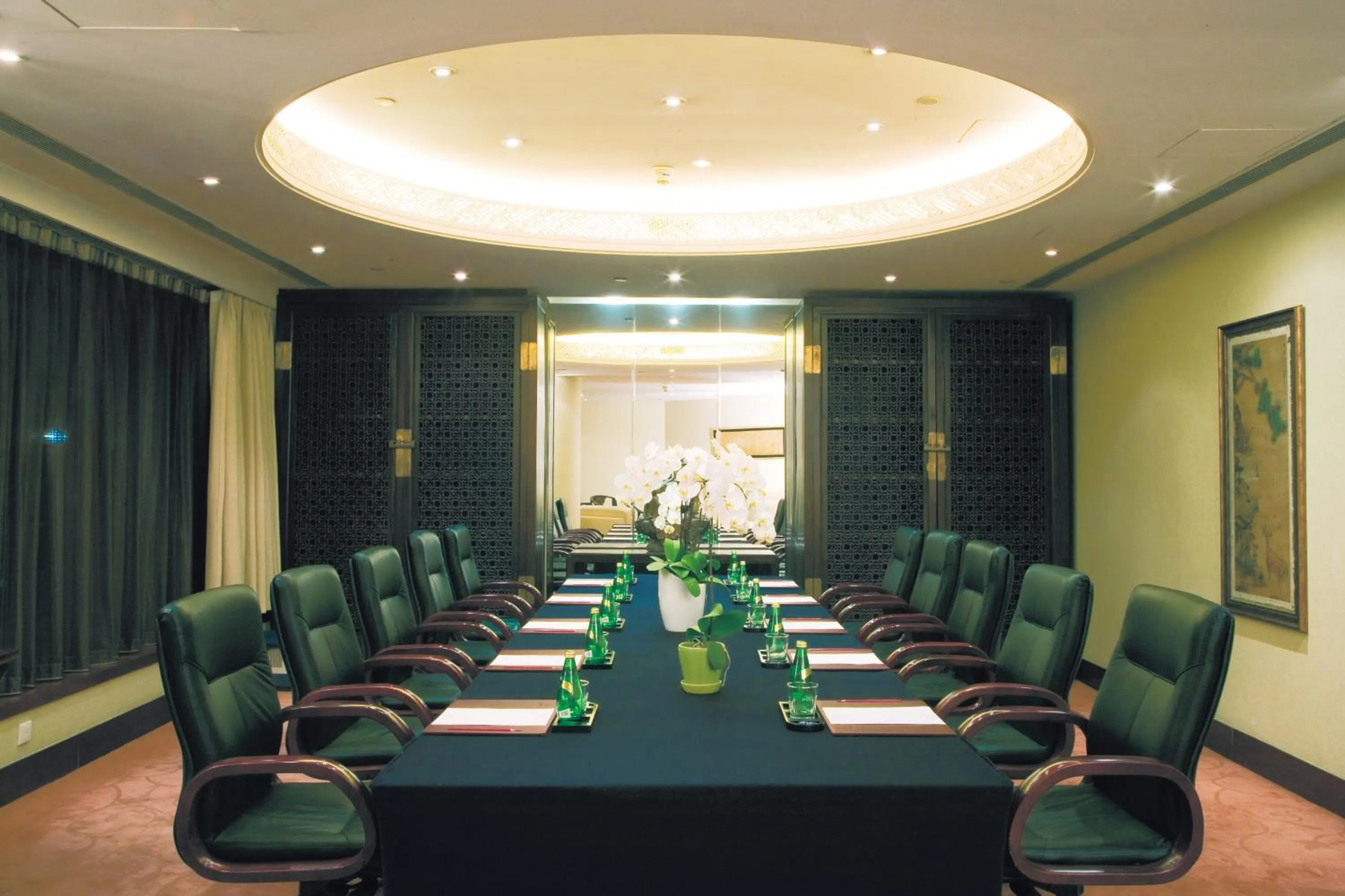 Business facilities in Beijing Landmark Towers