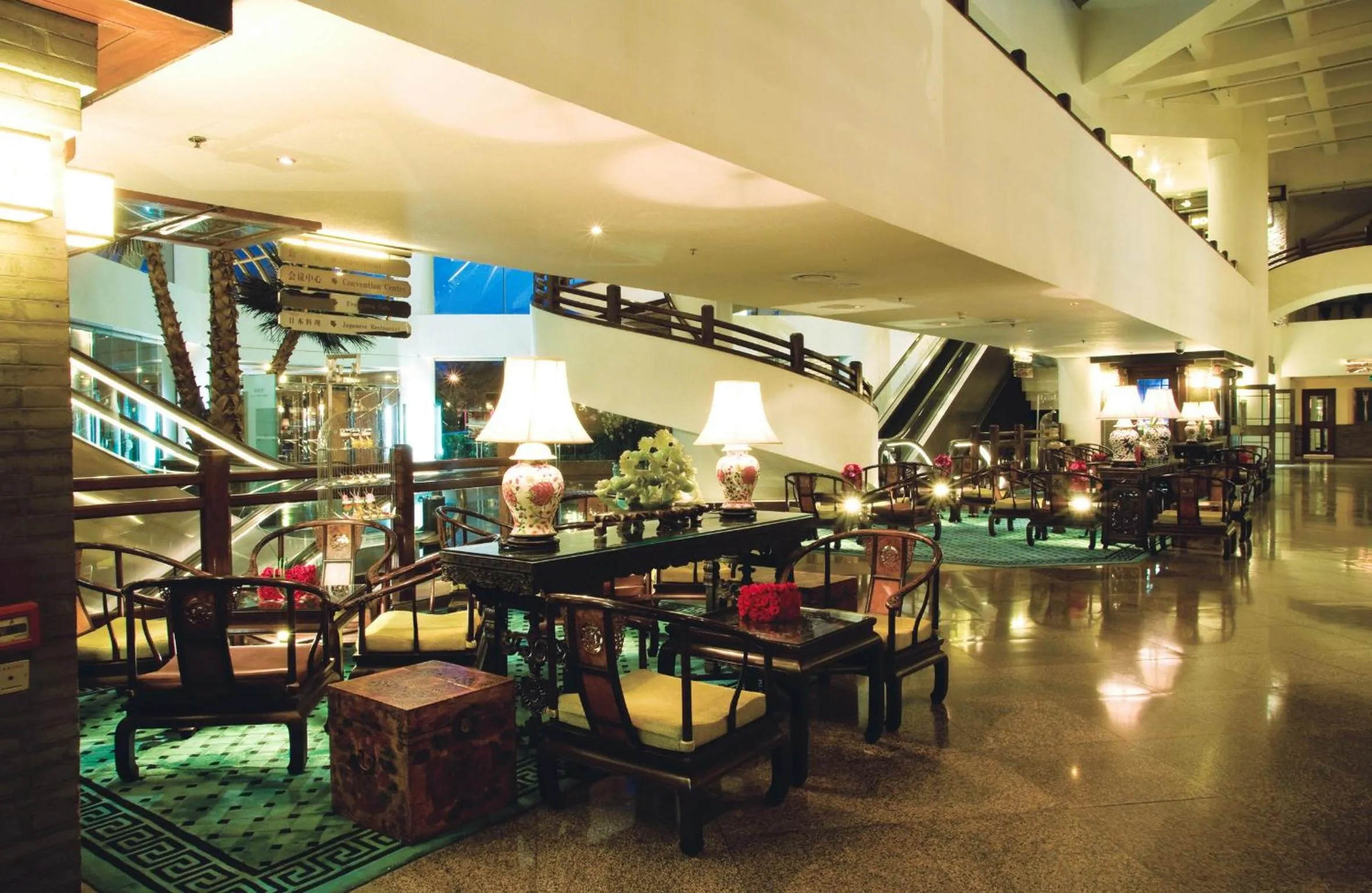 Lobby or reception in Beijing Landmark Towers