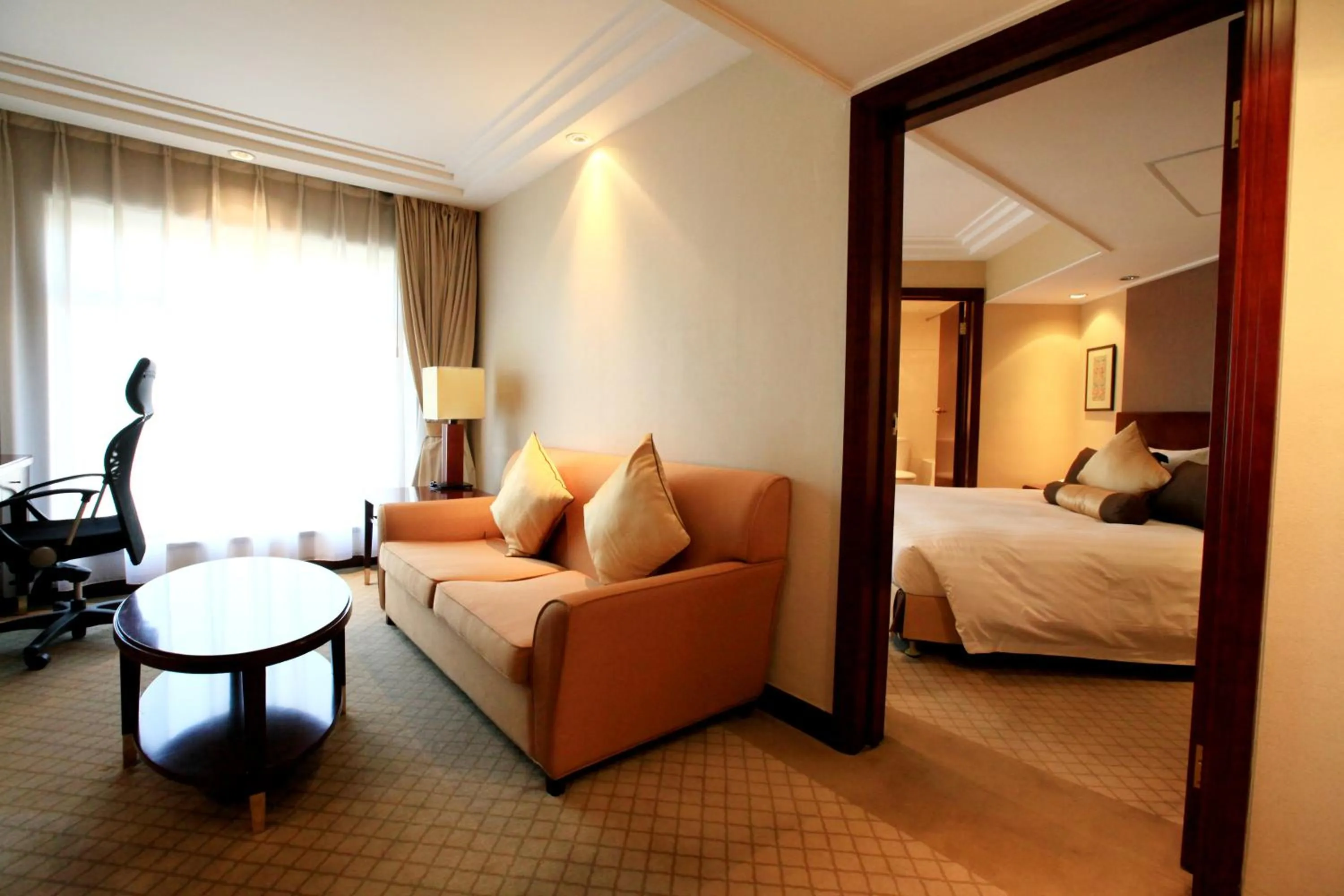 Living room, Bed in Beijing Landmark Towers