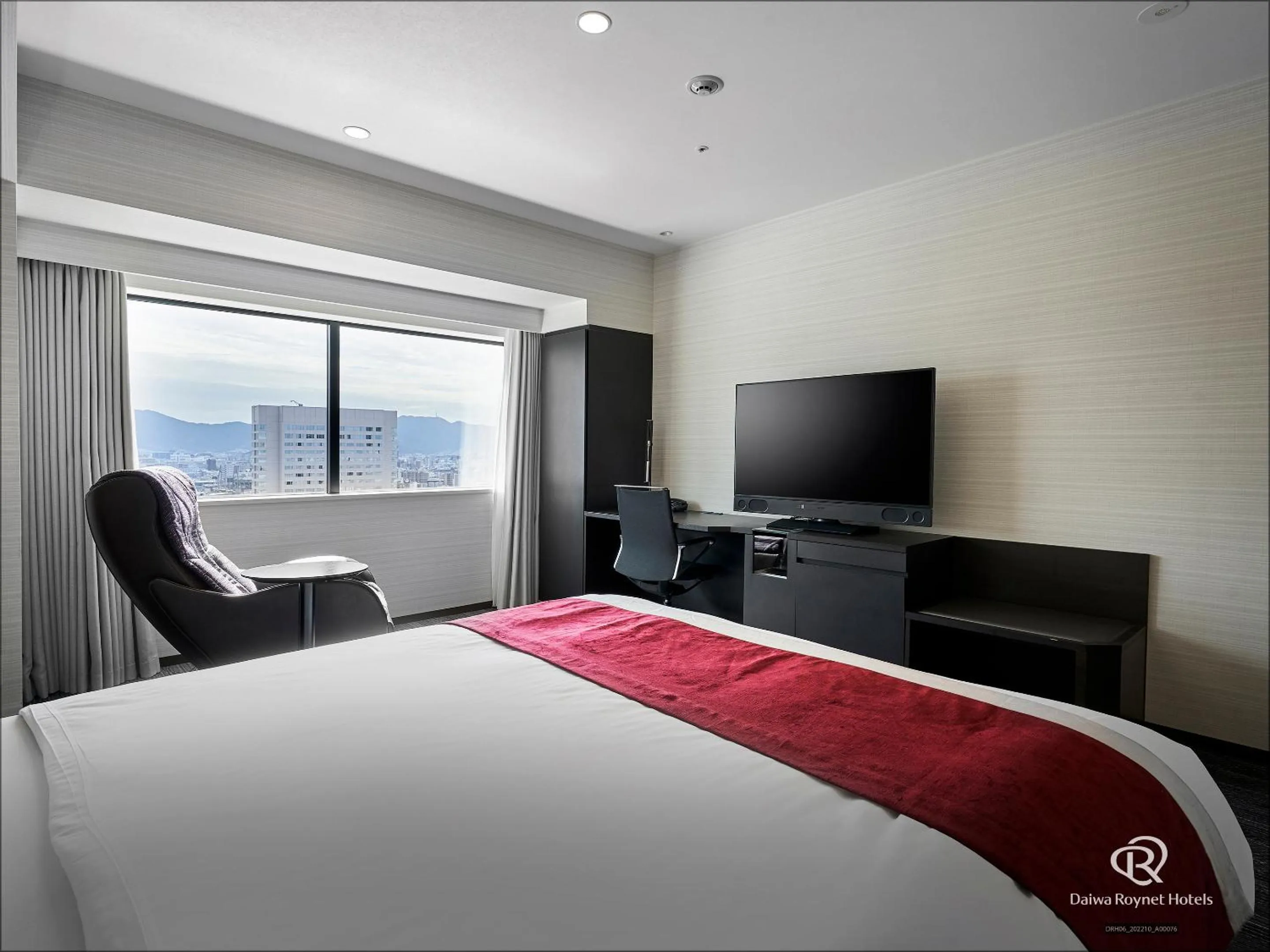 Bed in Daiwa Roynet Hotel Hiroshima-ekimae