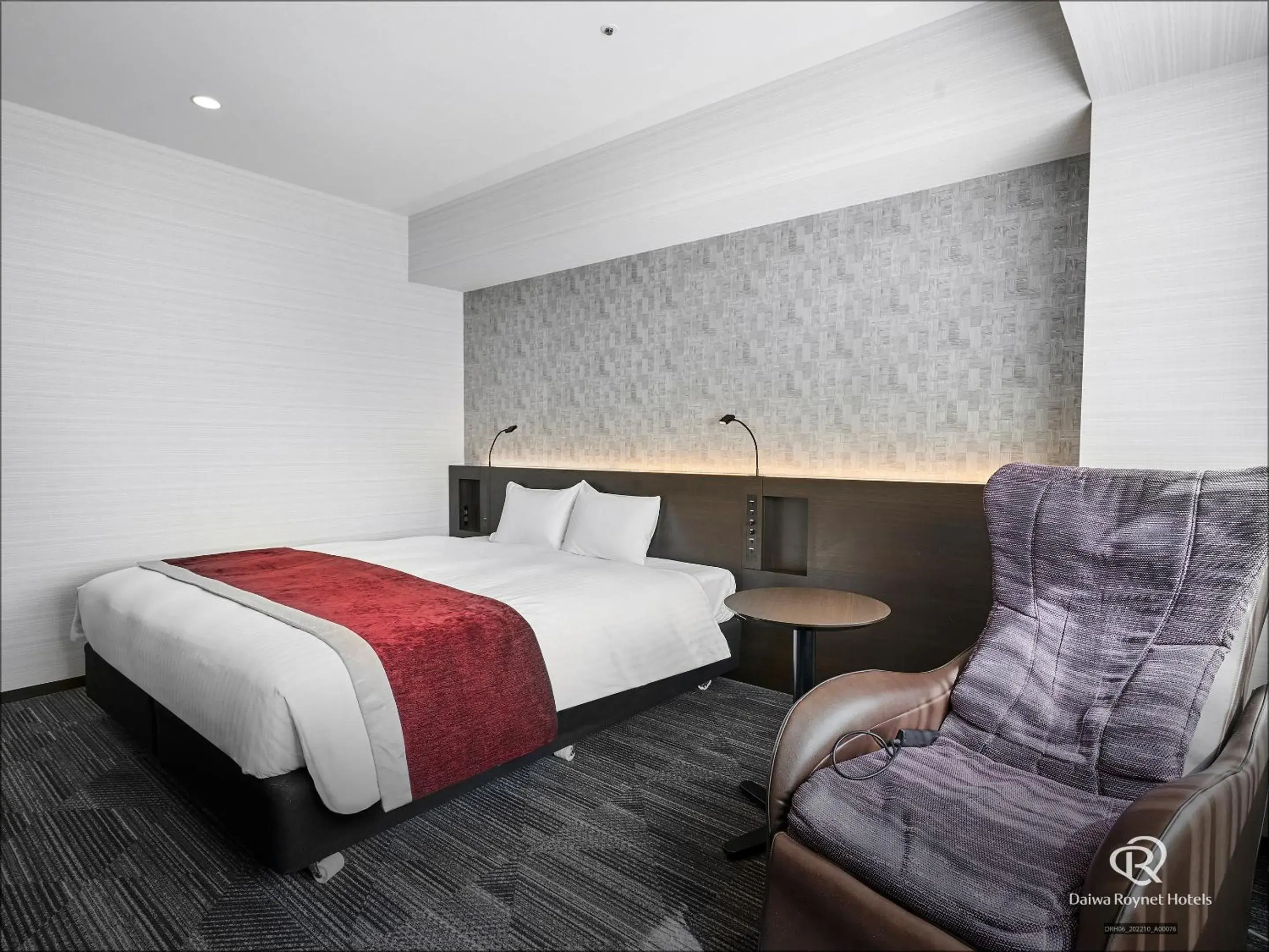 Deluxe Double Room - Non-Smoking in Daiwa Roynet Hotel Hiroshima-ekimae Deluxe Double Room - Non-Smoking in Daiwa Roynet Hotel Hiroshima-ekimae