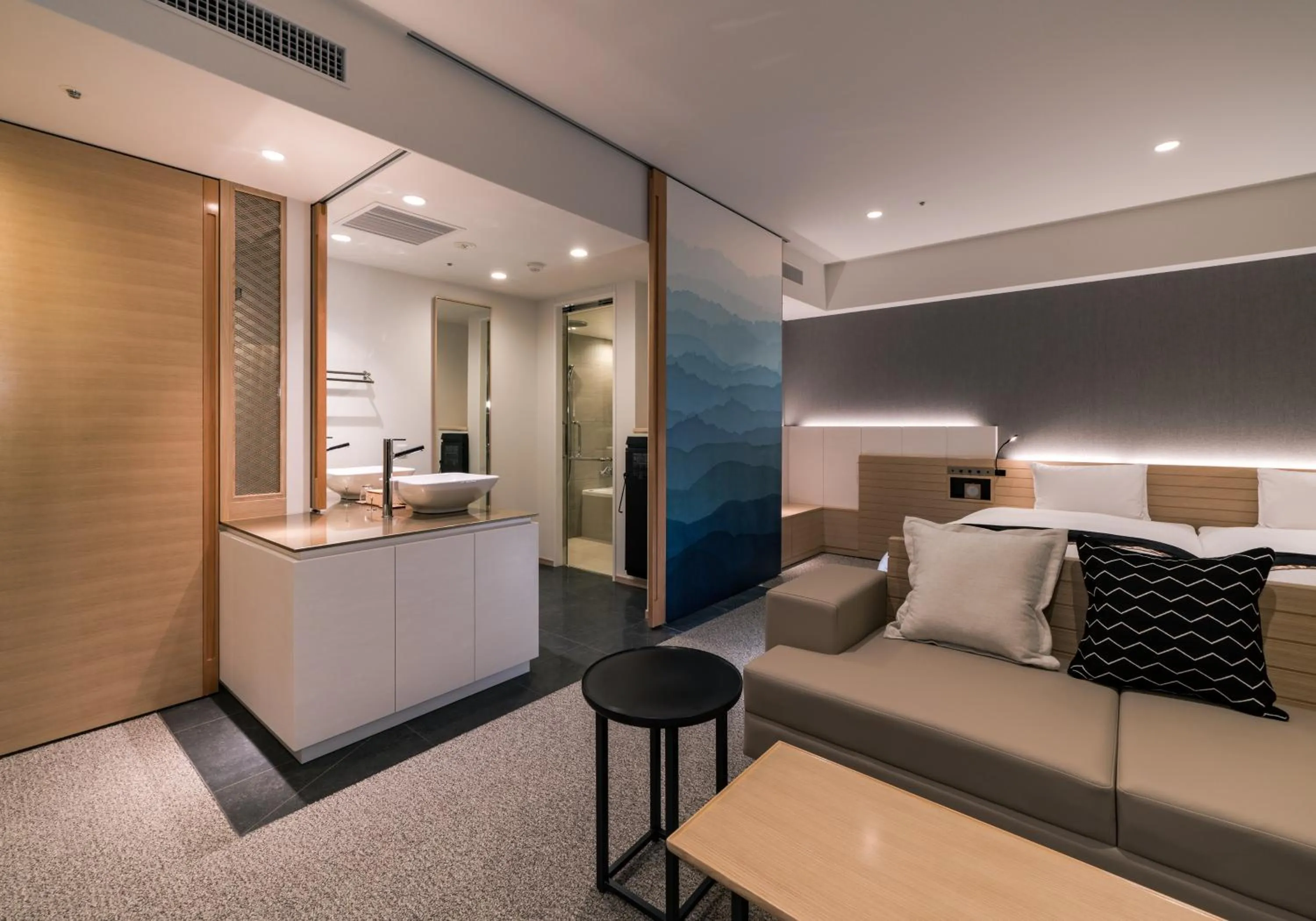 Photo of the whole room, Bed in Daiwa Roynet Hotel Kyoto Terrace Hachijo PREMIER