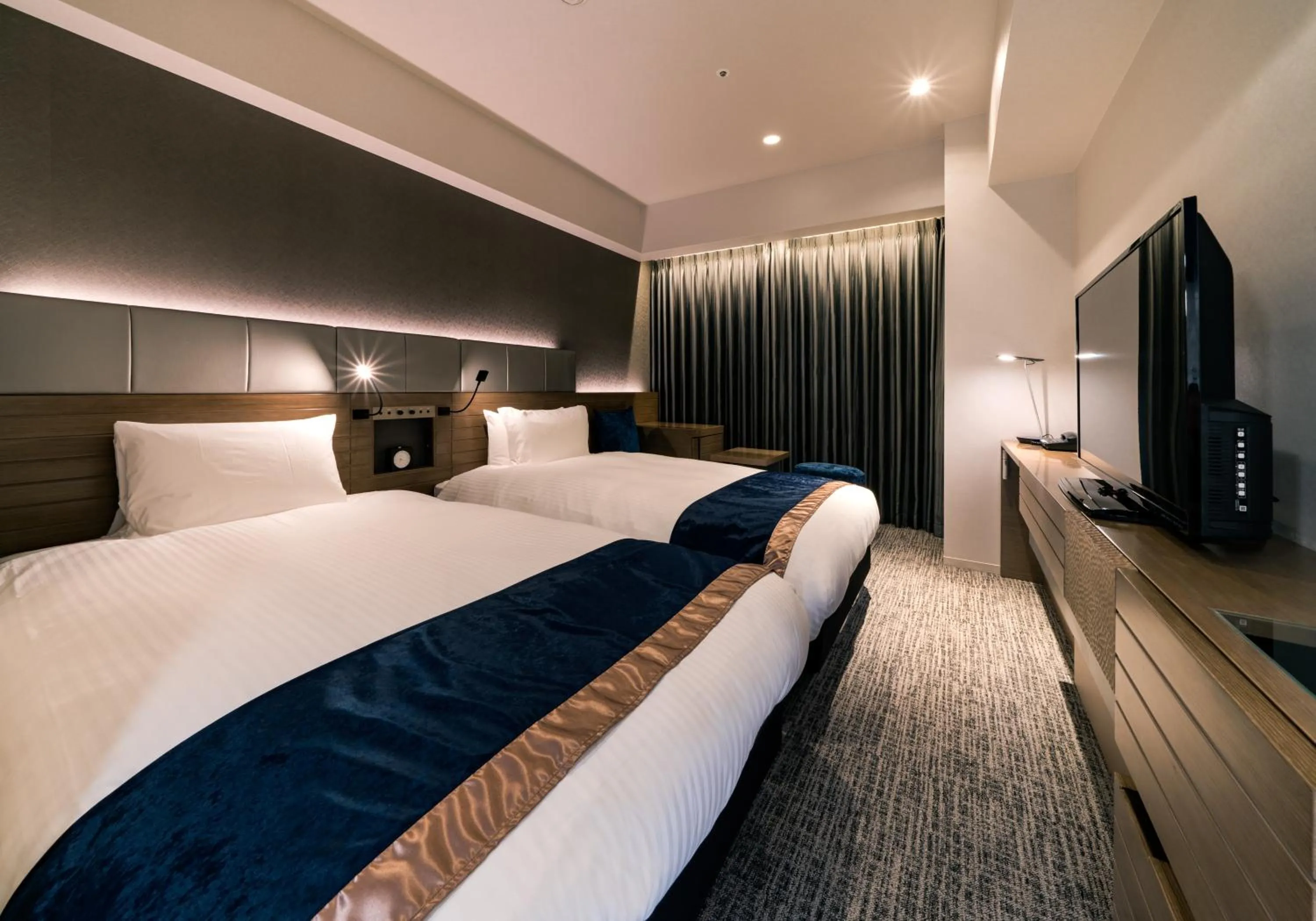 Photo of the whole room, Bed in Daiwa Roynet Hotel Kyoto Terrace Hachijo PREMIER